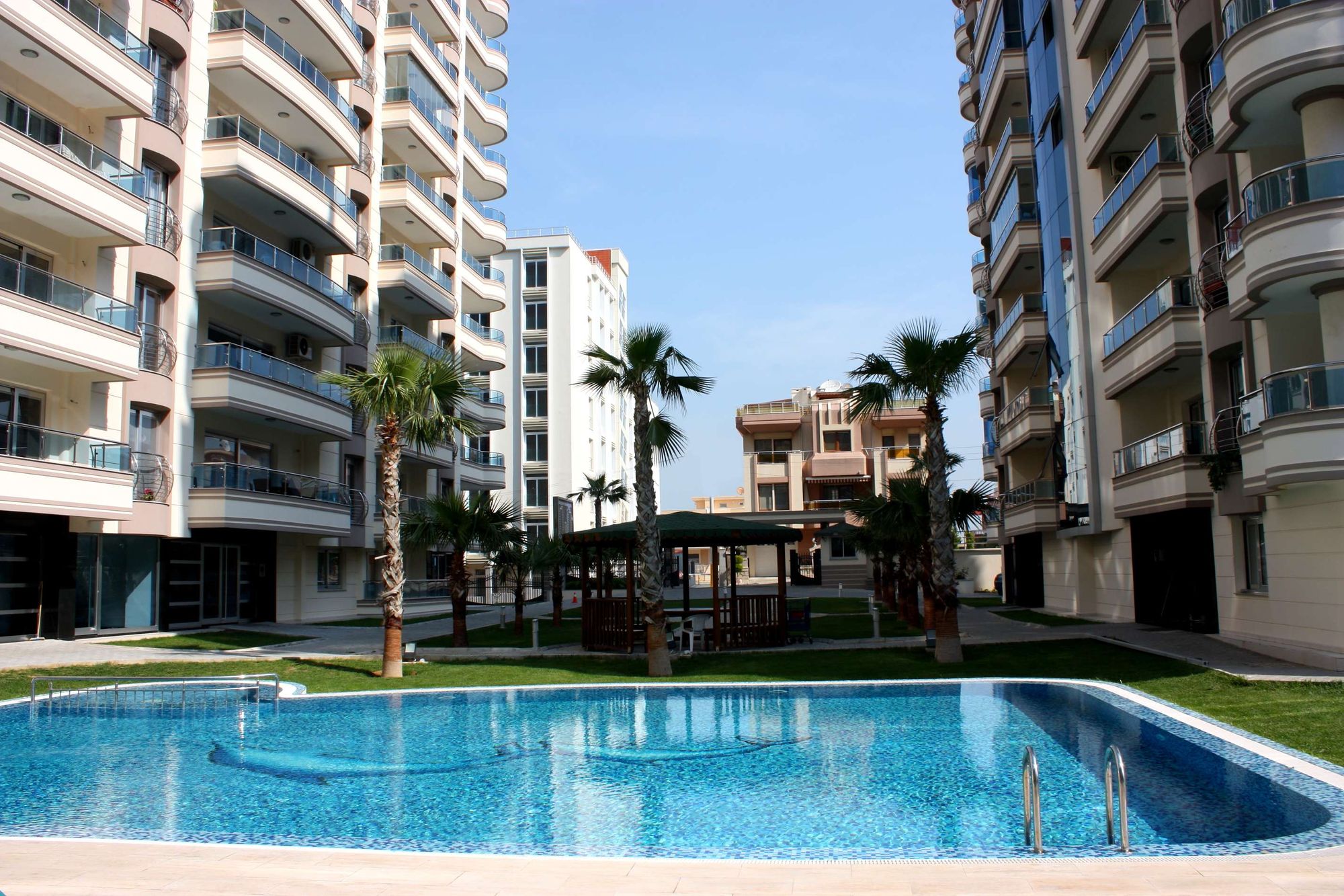 Saiba quando um apartamento com piscina é uma boa opção