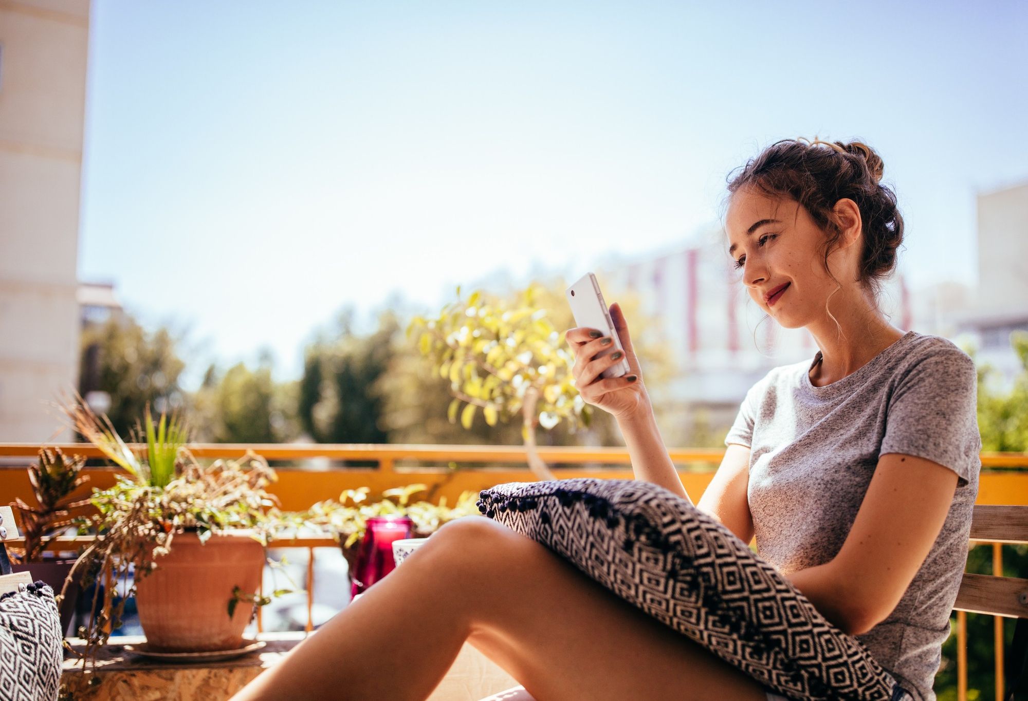 Vale a pena morar em apartamento com varanda? Confira 7 vantagens!