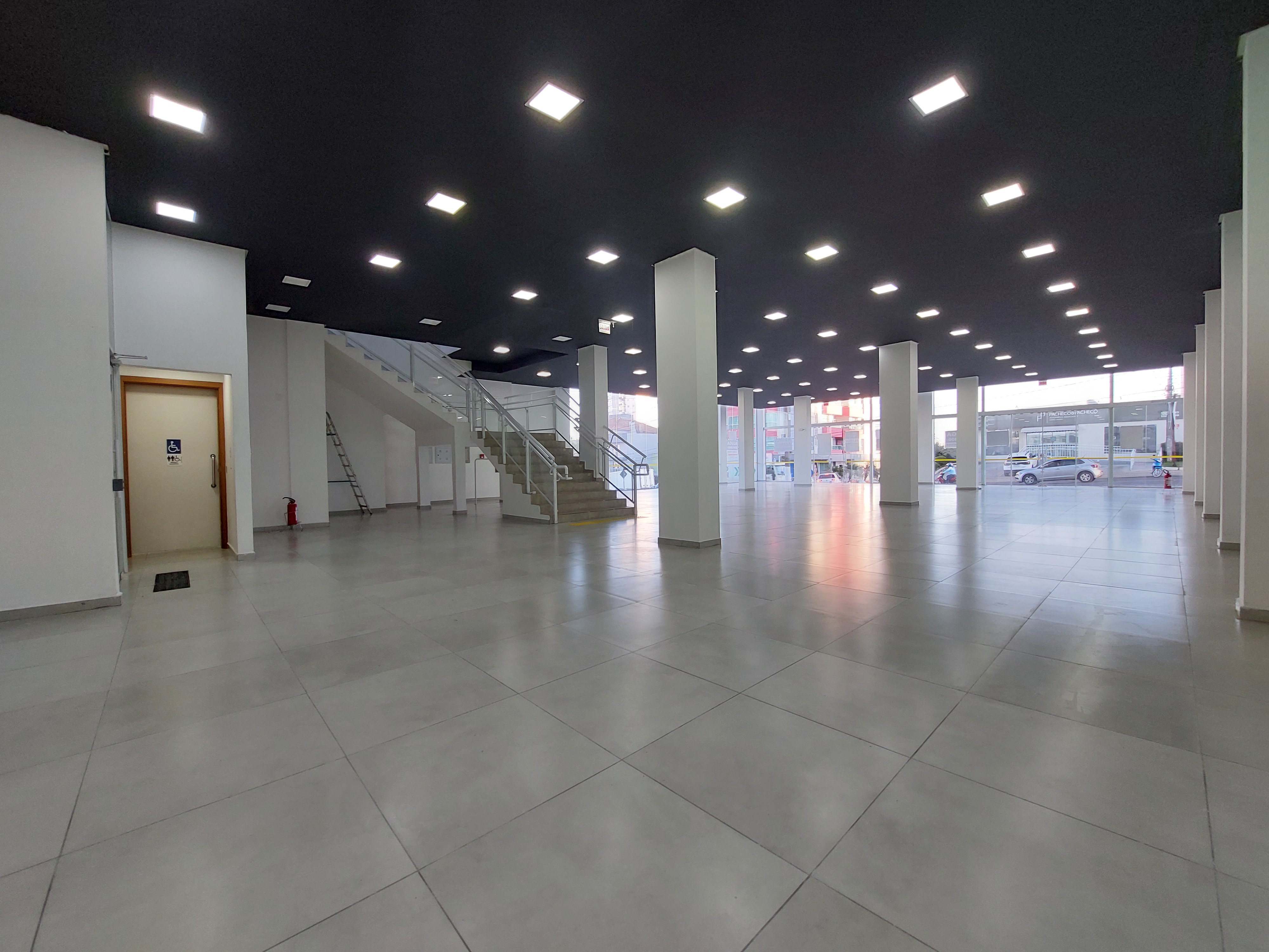 Sala Comercial para Alugar em São Cristóvão, Chapecó - 680m²