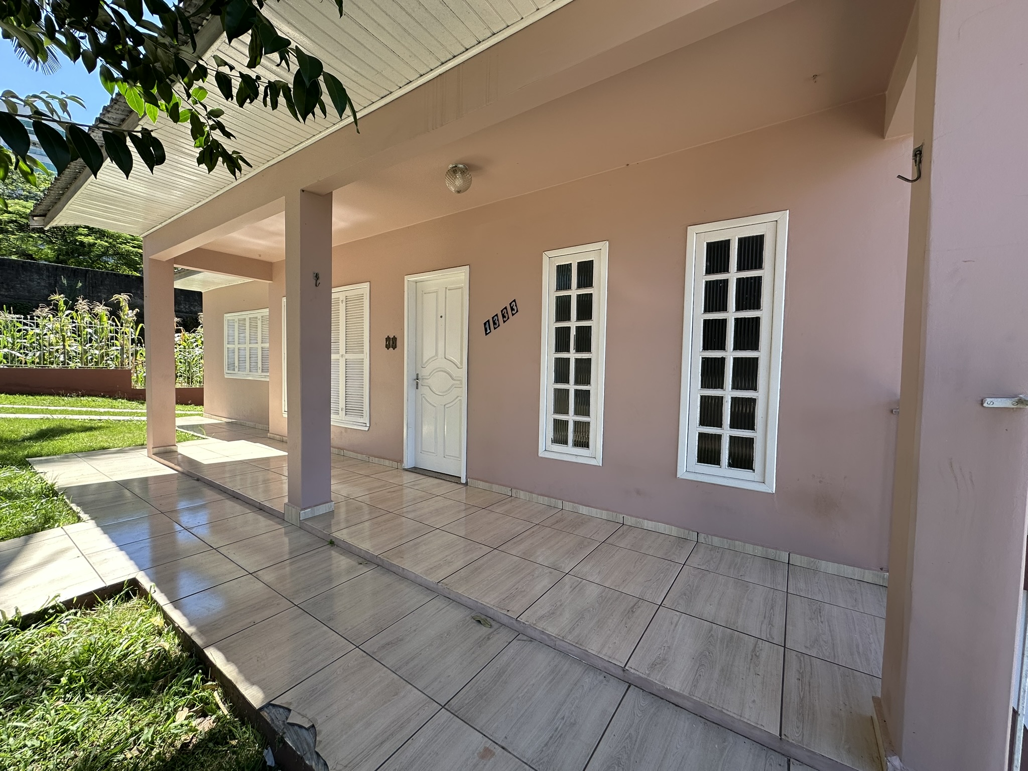 Casa 1 suíte para alugar no Centro em Pinhalzinho | Mobg