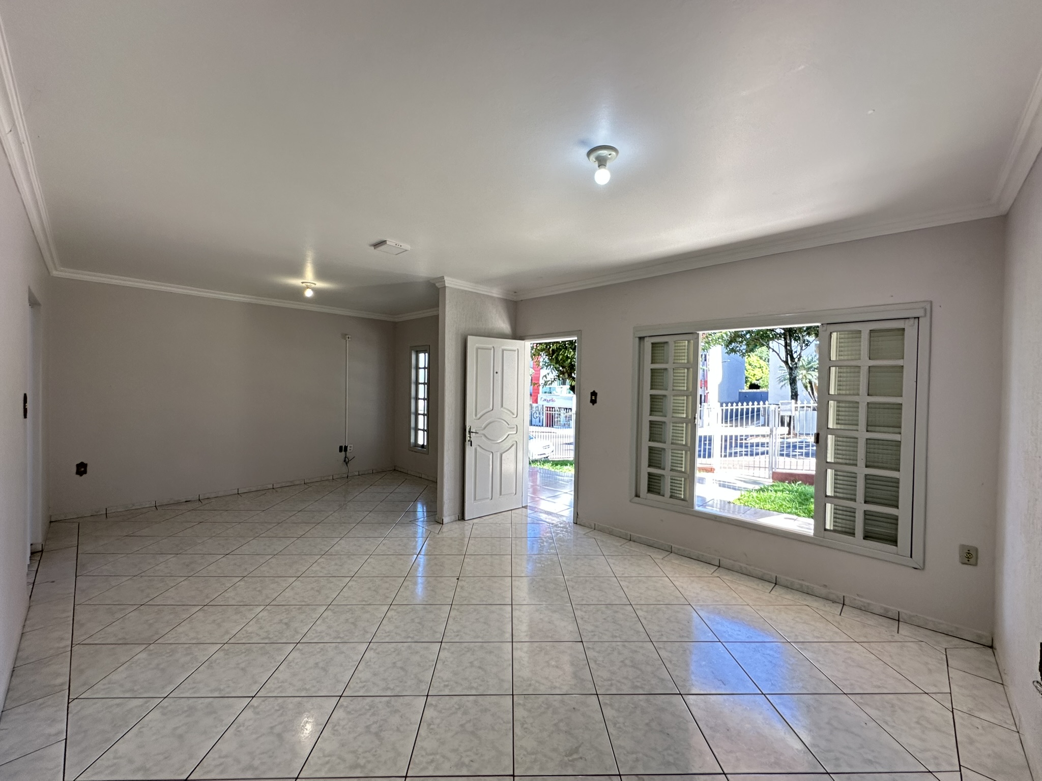 Casa 1 suíte para alugar no Centro em Pinhalzinho | Mobg