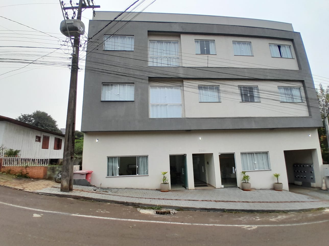 Sala Comercial para Alugar - Francisco Beltrão, Paraná | Bai