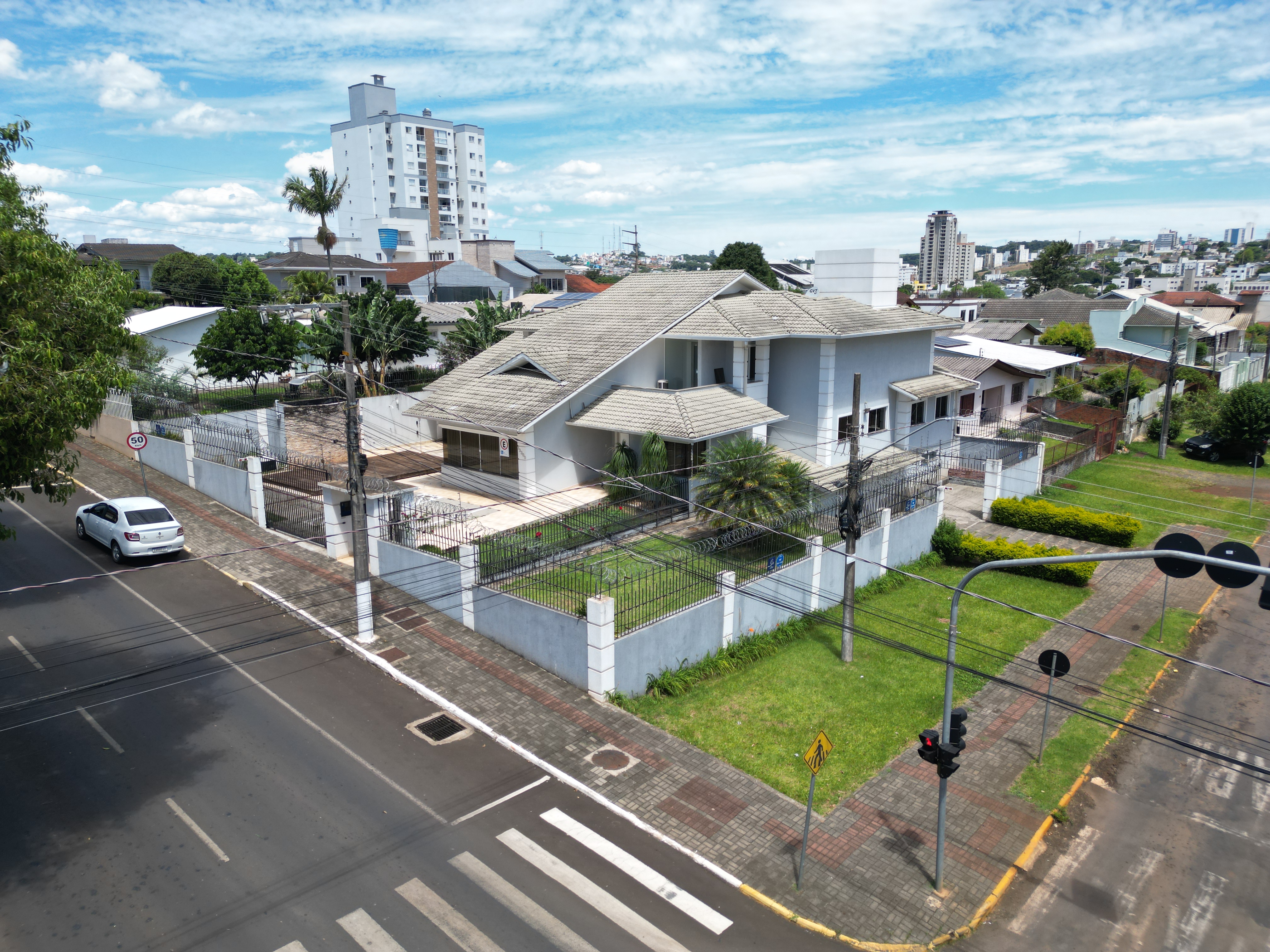 Casa 3 suítes para alugar no Presidente Médici em Chapecó