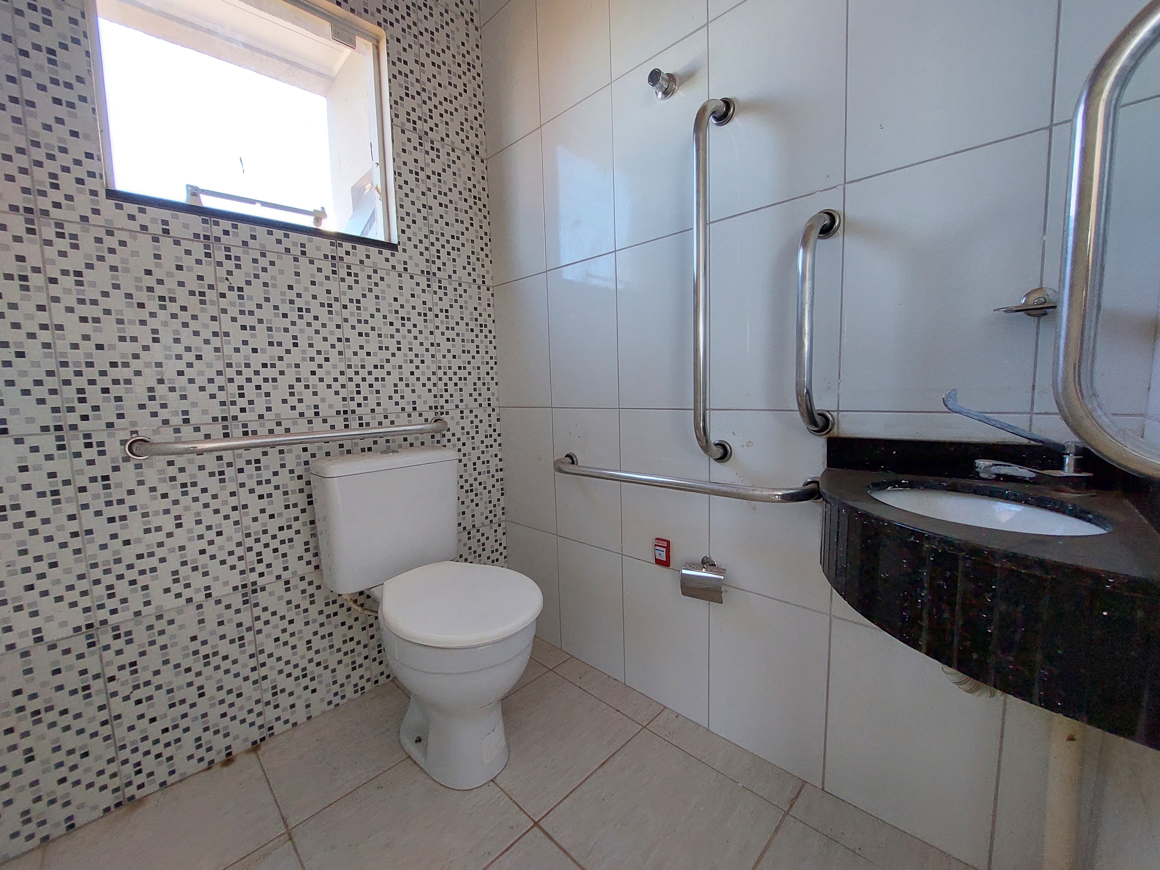 Sala Comercial para Alugar em Belvedere, Chapecó - 145m² com