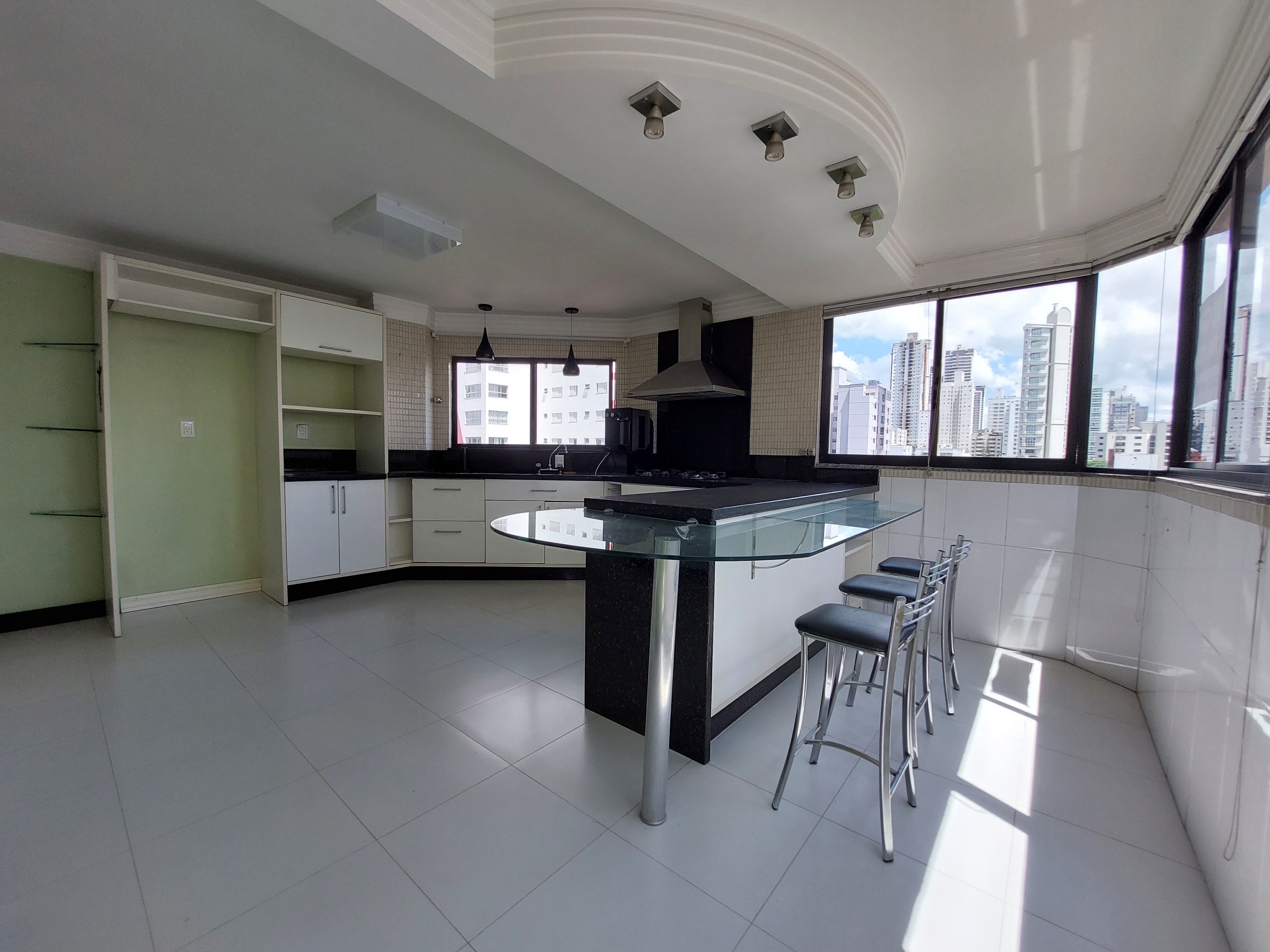 Apartamento 3 suítes para alugar no Presidente Médici | Mobg