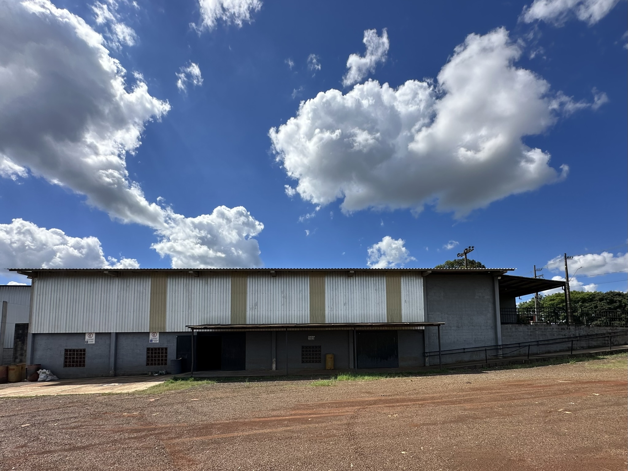 Barracão para Alugar - Industrial Leste, Pinhalzinho - 600m²