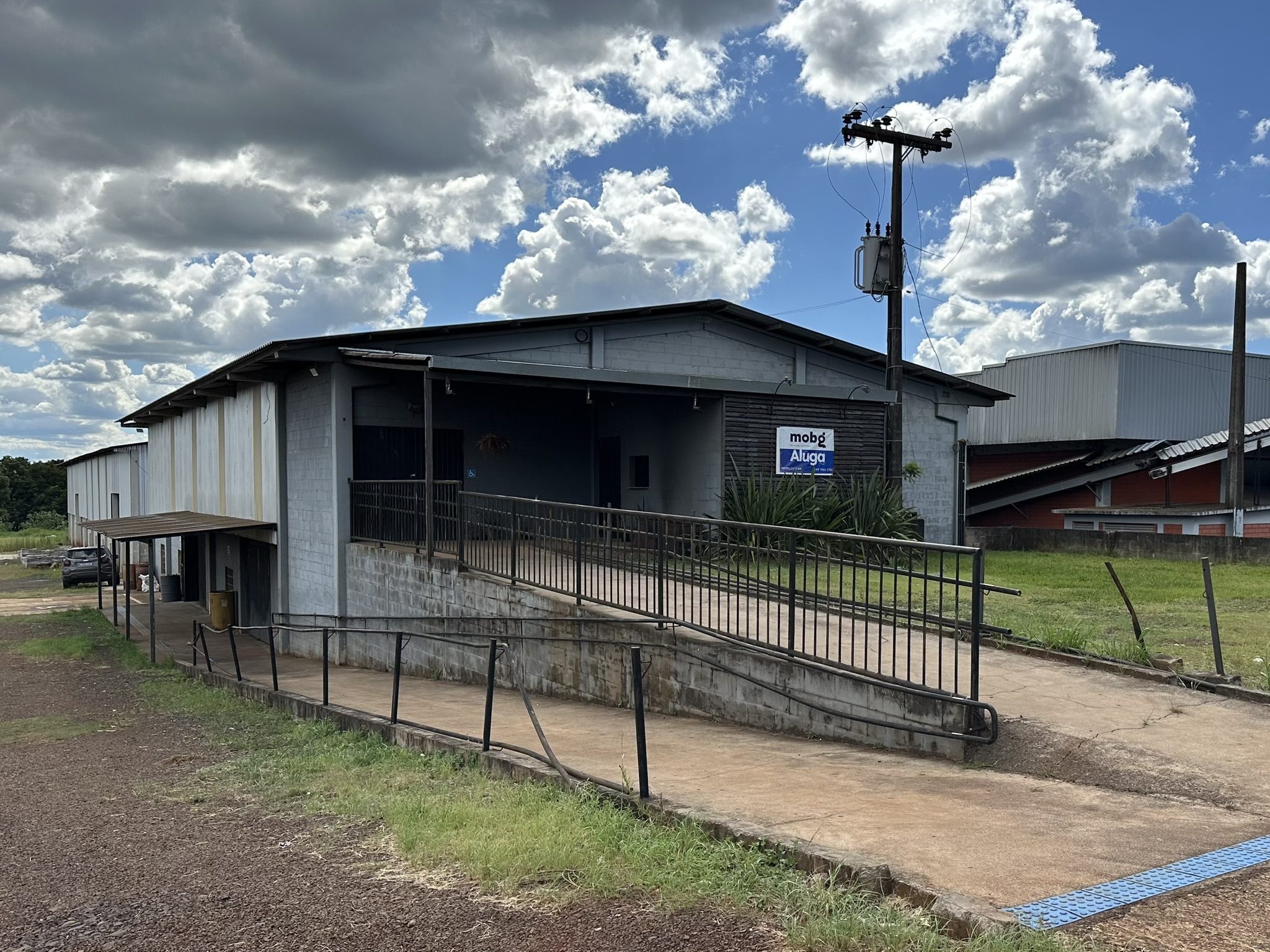 Barracão para Alugar - Industrial Leste, Pinhalzinho - 600m²