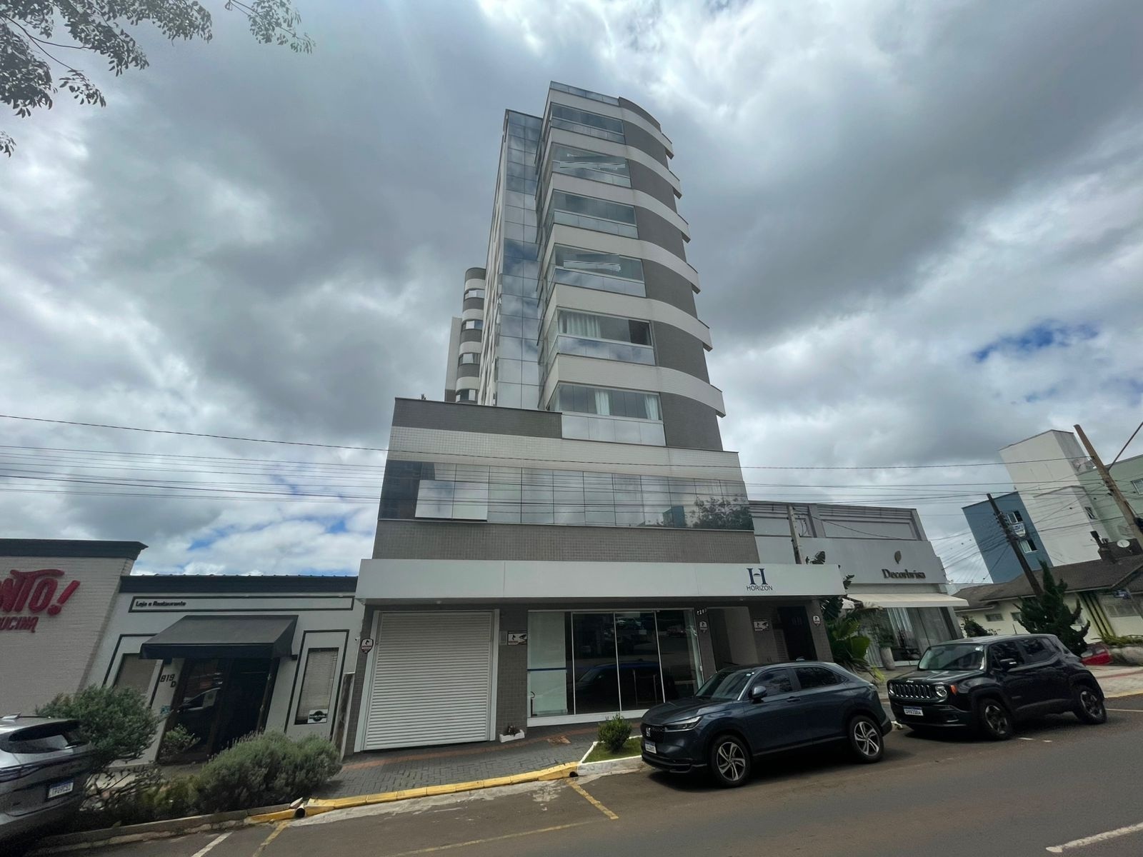 Apartamento para Alugar no Centro - Chapecó | 3 Suítes Espaç
