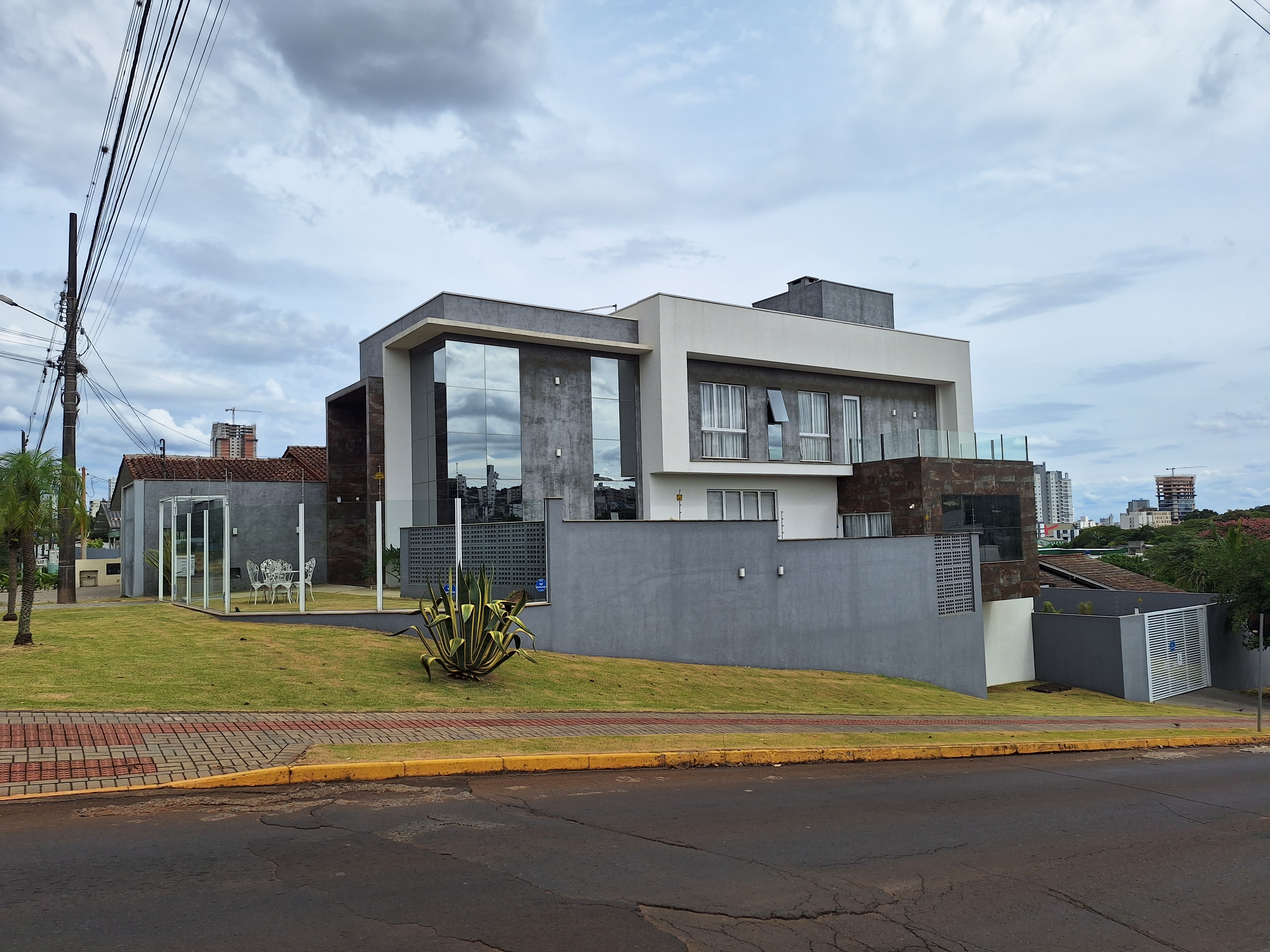 Casa 2 suítes para alugar no Passo dos Fortes em Chapecó
