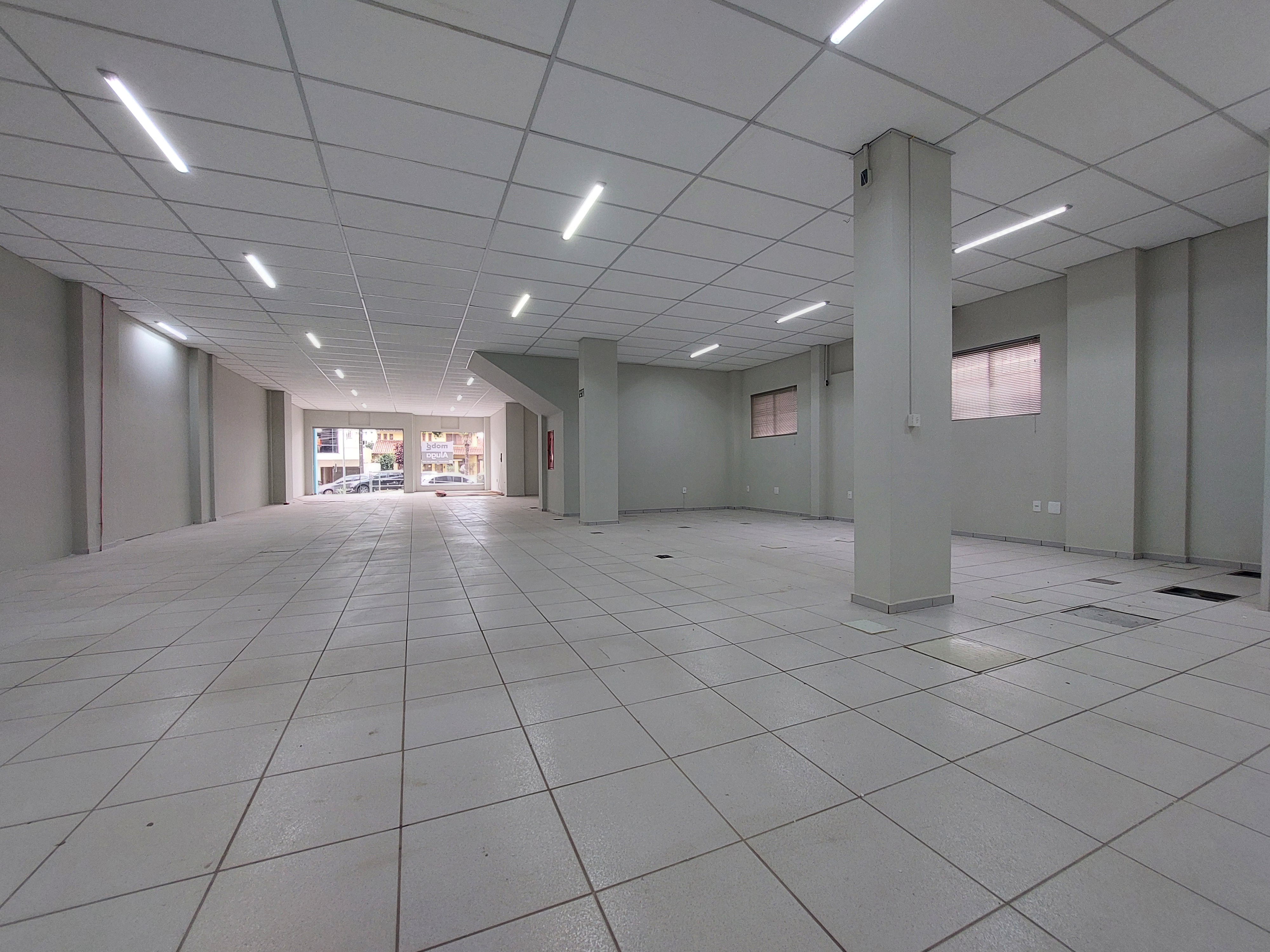 Sala Comercial para Alugar - Centro, Chapecó - 320m²