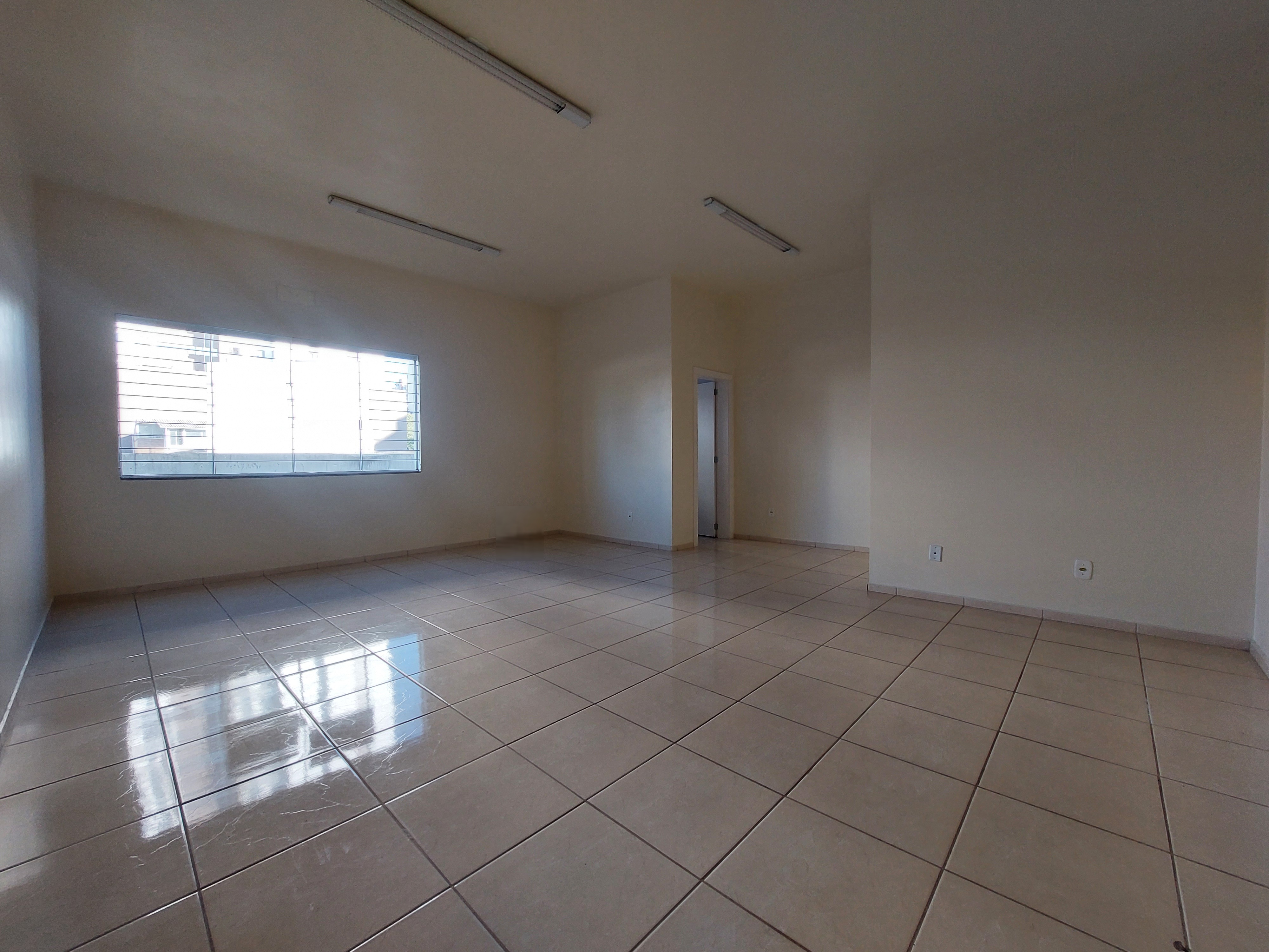 Sala Comercial para Alugar - Centro, Chapecó - 50m² com Elev