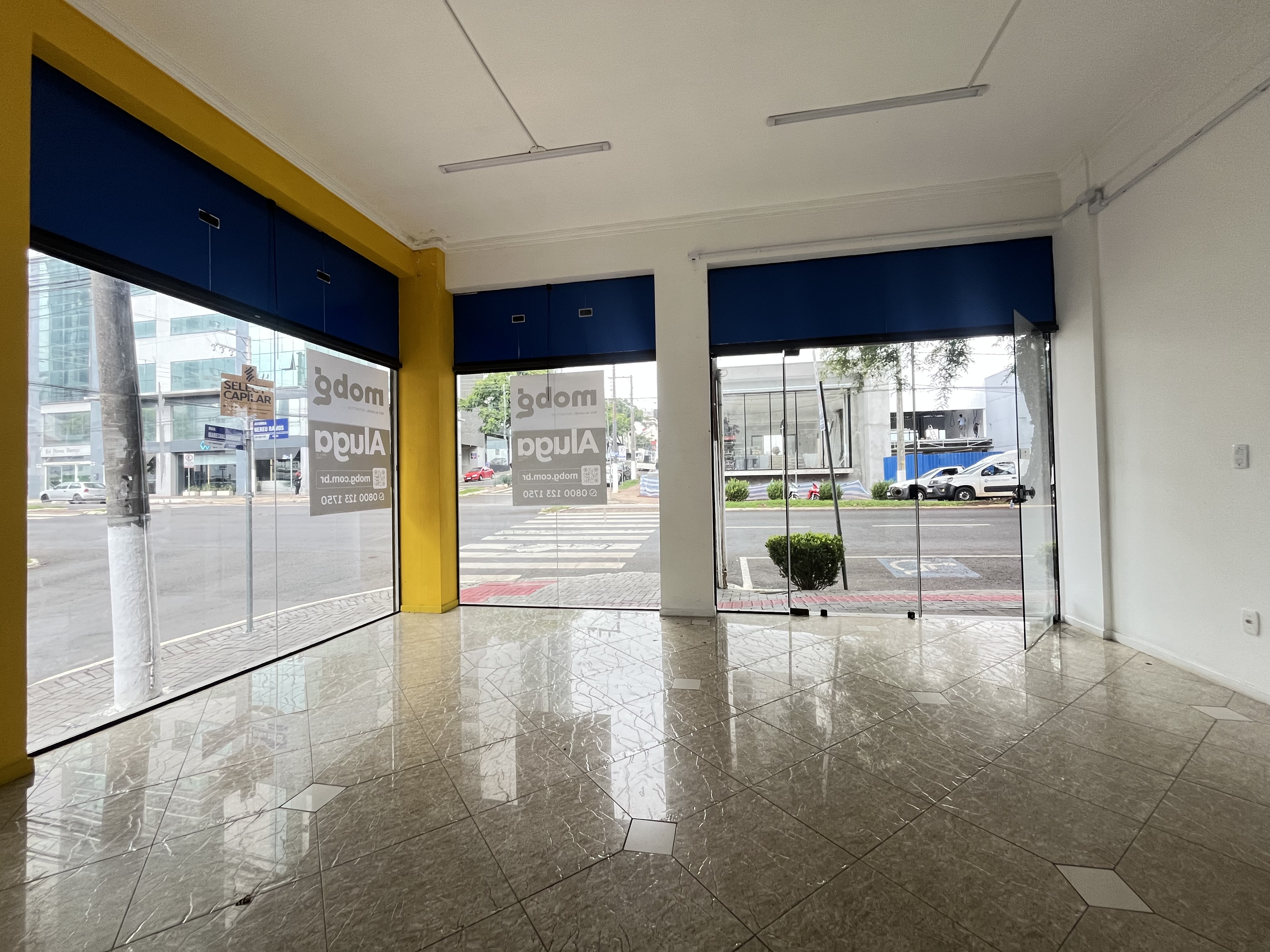 Sala Comercial para Alugar - Centro, Chapecó - 66m²