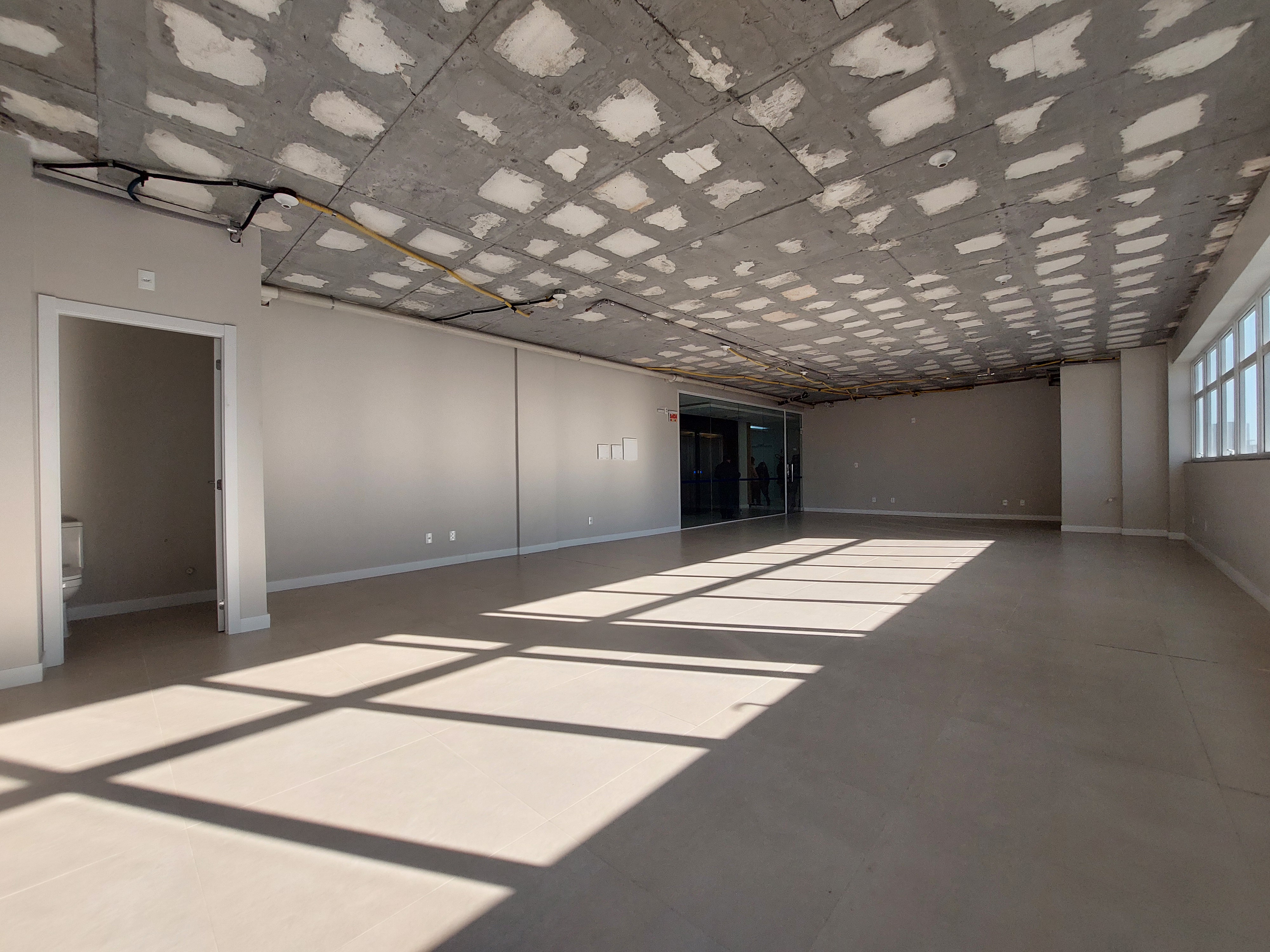 Sala Comercial para Alugar em Santa Maria, Chapecó - 92m²