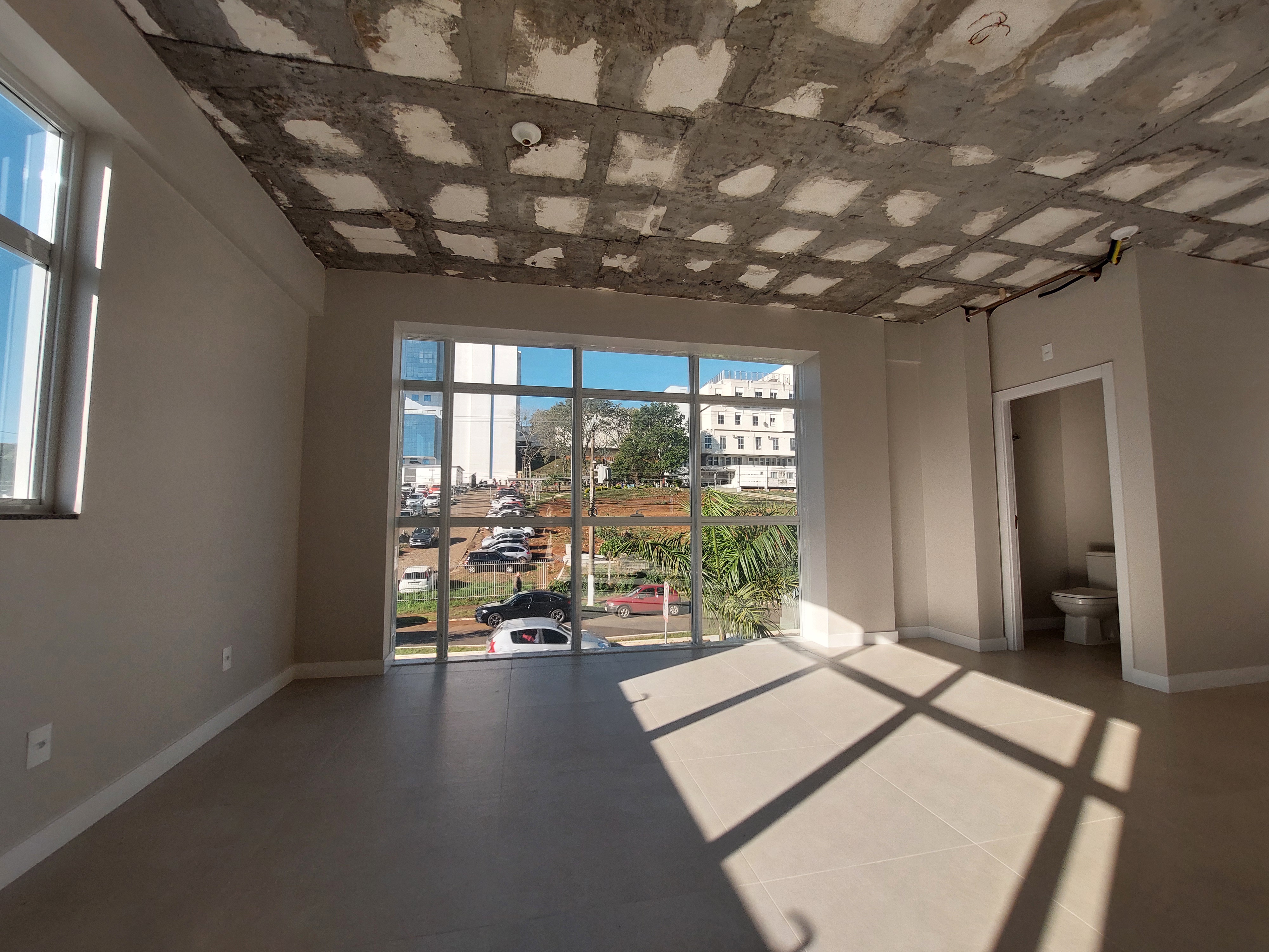Sala Comercial para Alugar em Santa Maria, Chapecó - 92m²