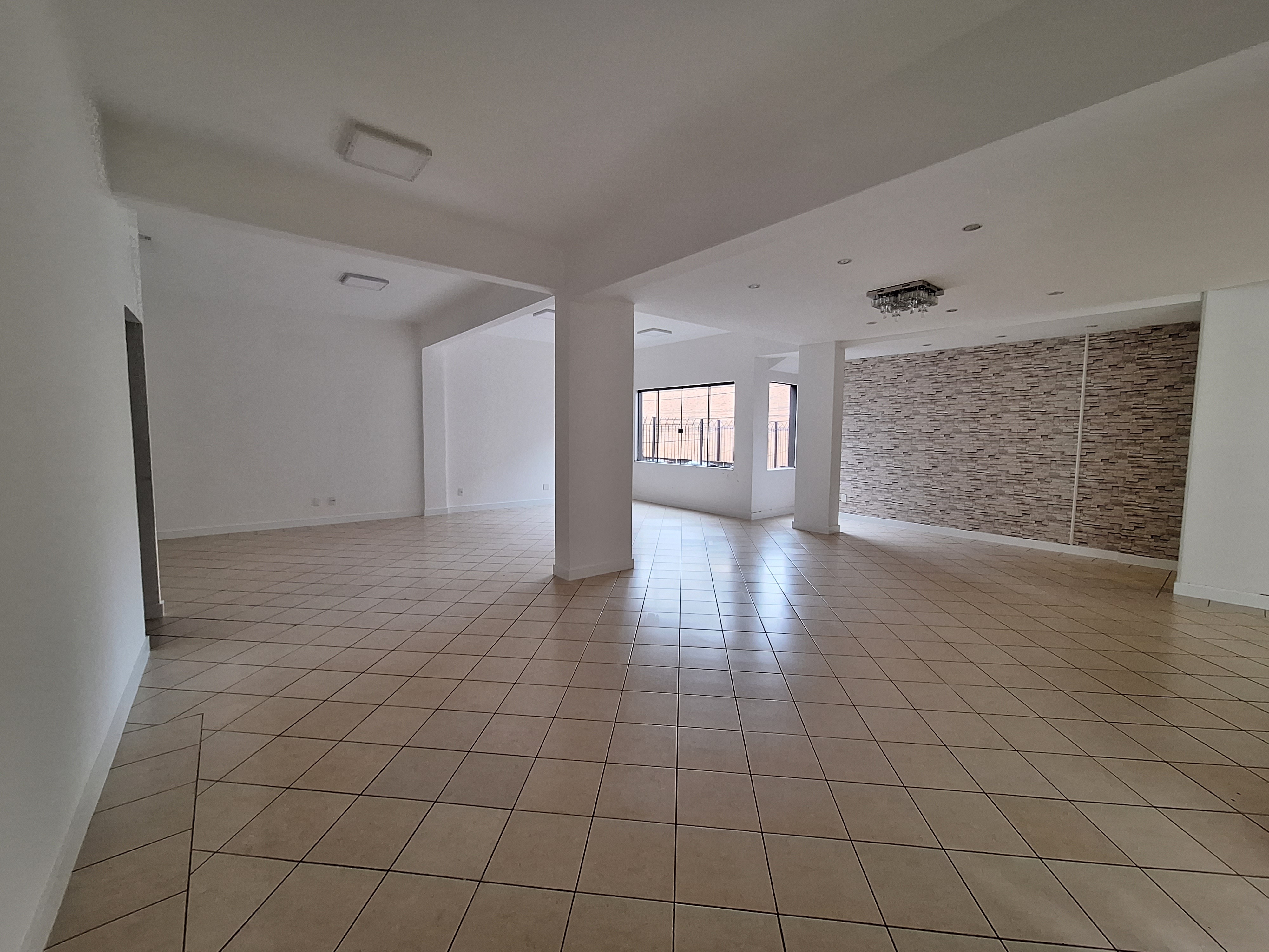 Sala Comercial para Alugar - Centro, Chapecó - 117m²