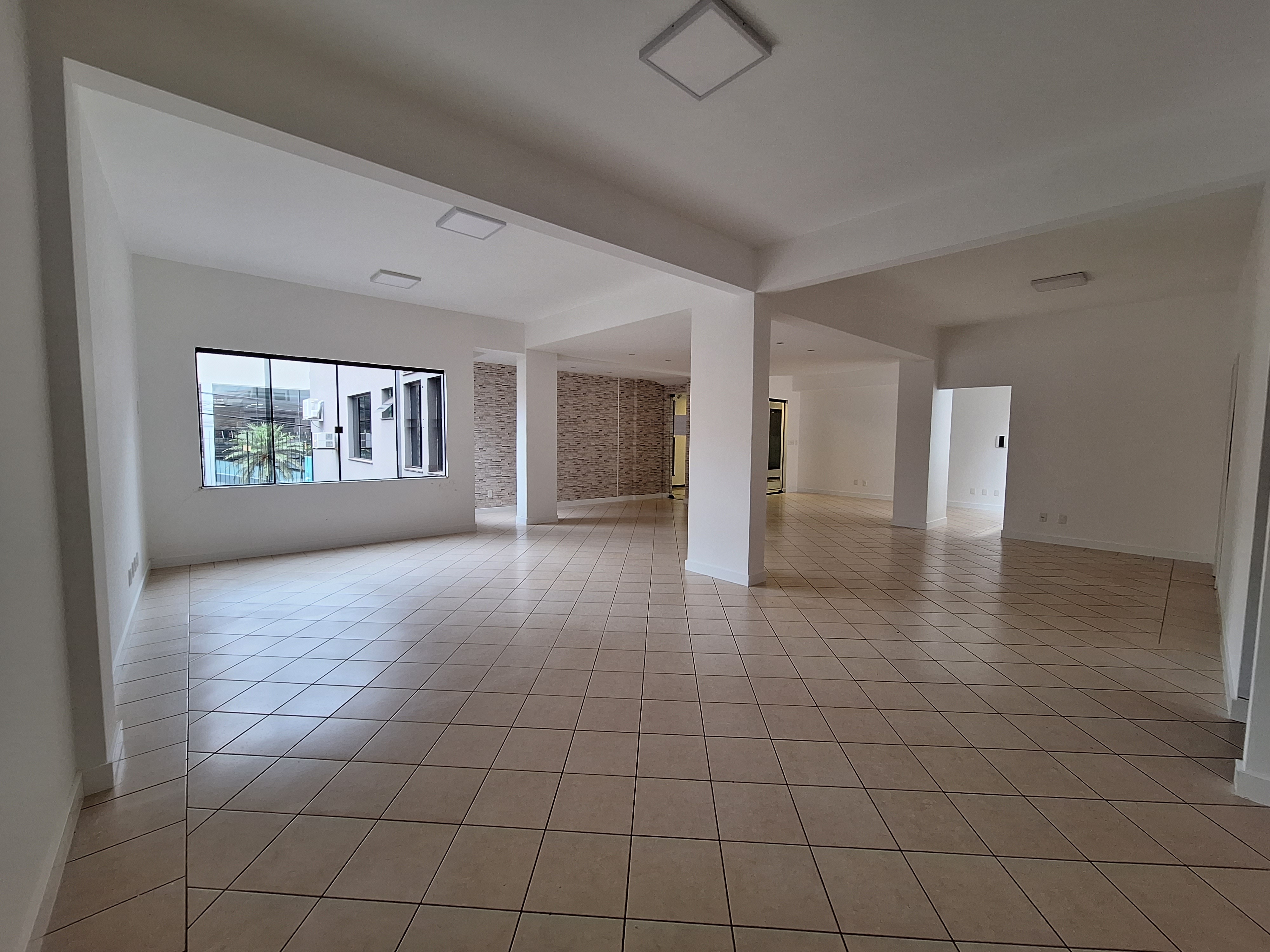 Sala Comercial para Alugar - Centro, Chapecó - 117m²