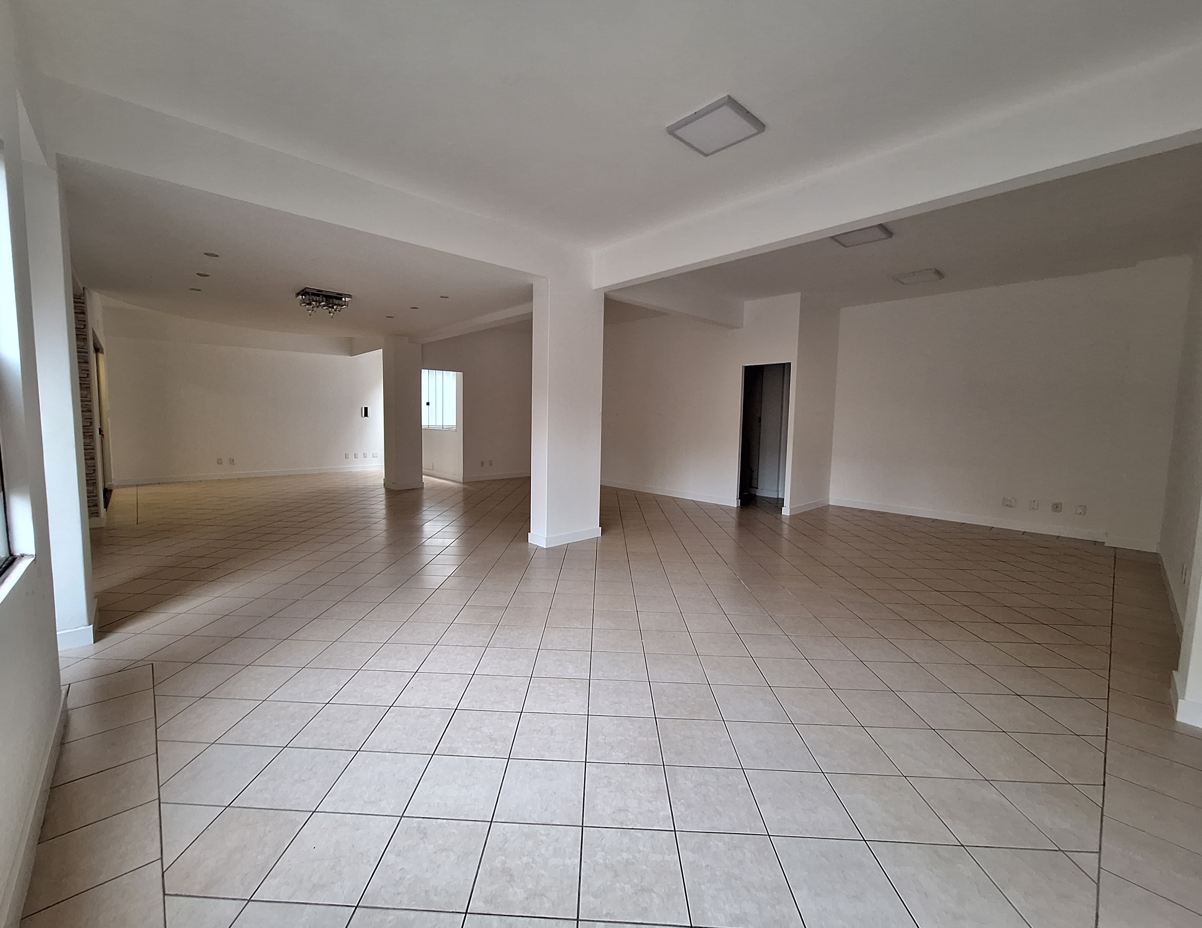 Sala Comercial para Alugar - Centro, Chapecó - 117m²