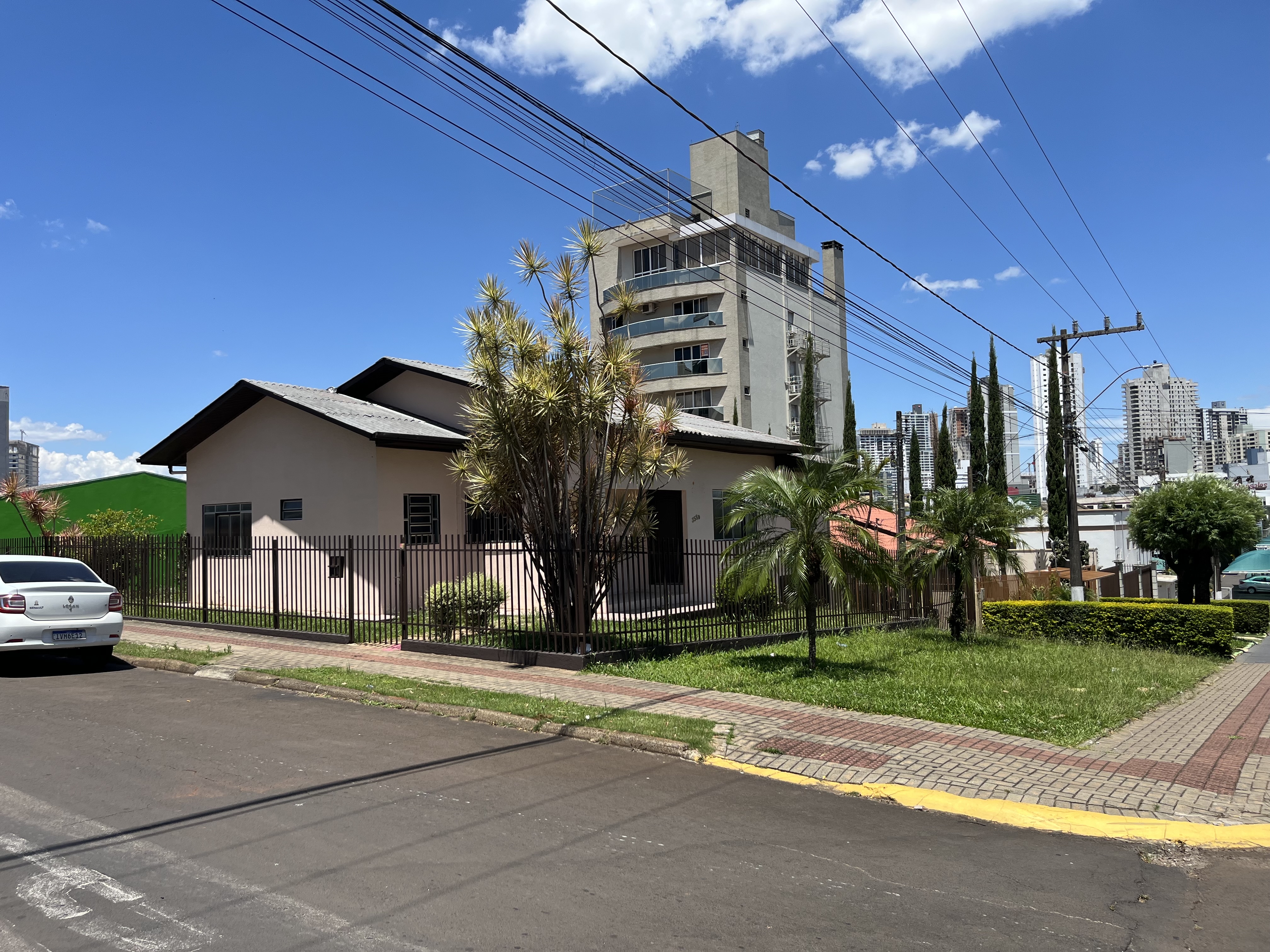 Casa para Alugar em São Cristóvão, Chapecó - 3 Quartos Confo