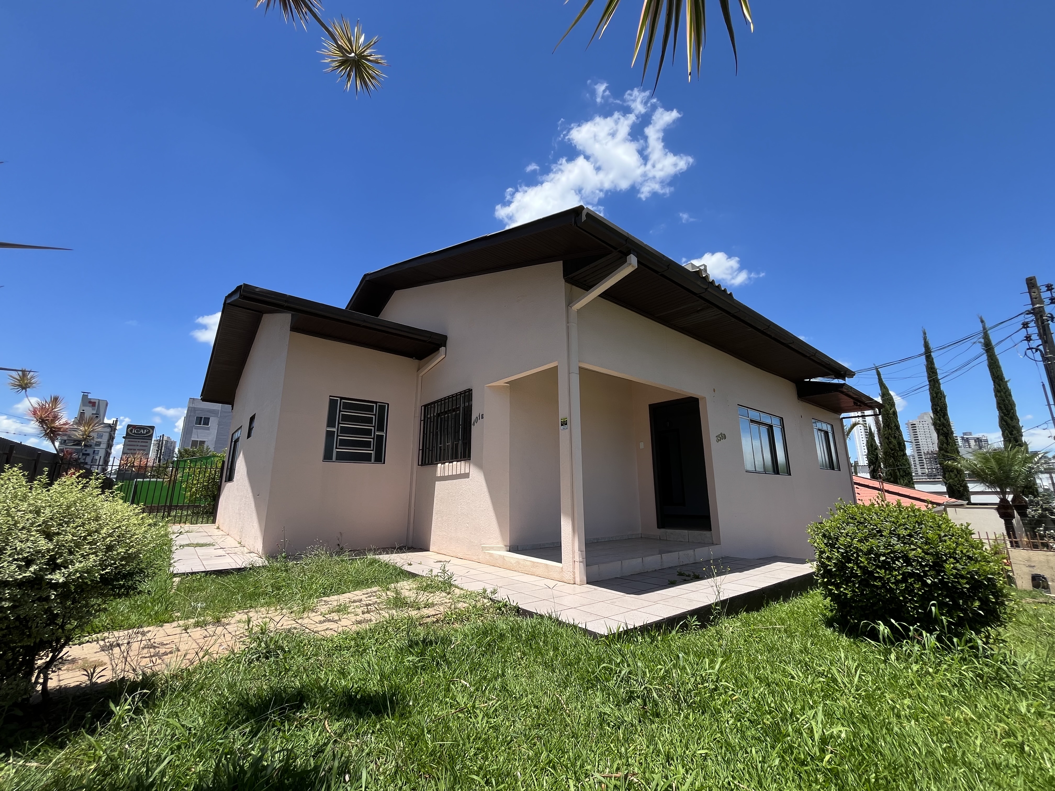 Casa para Alugar em São Cristóvão, Chapecó - 3 Quartos Confo