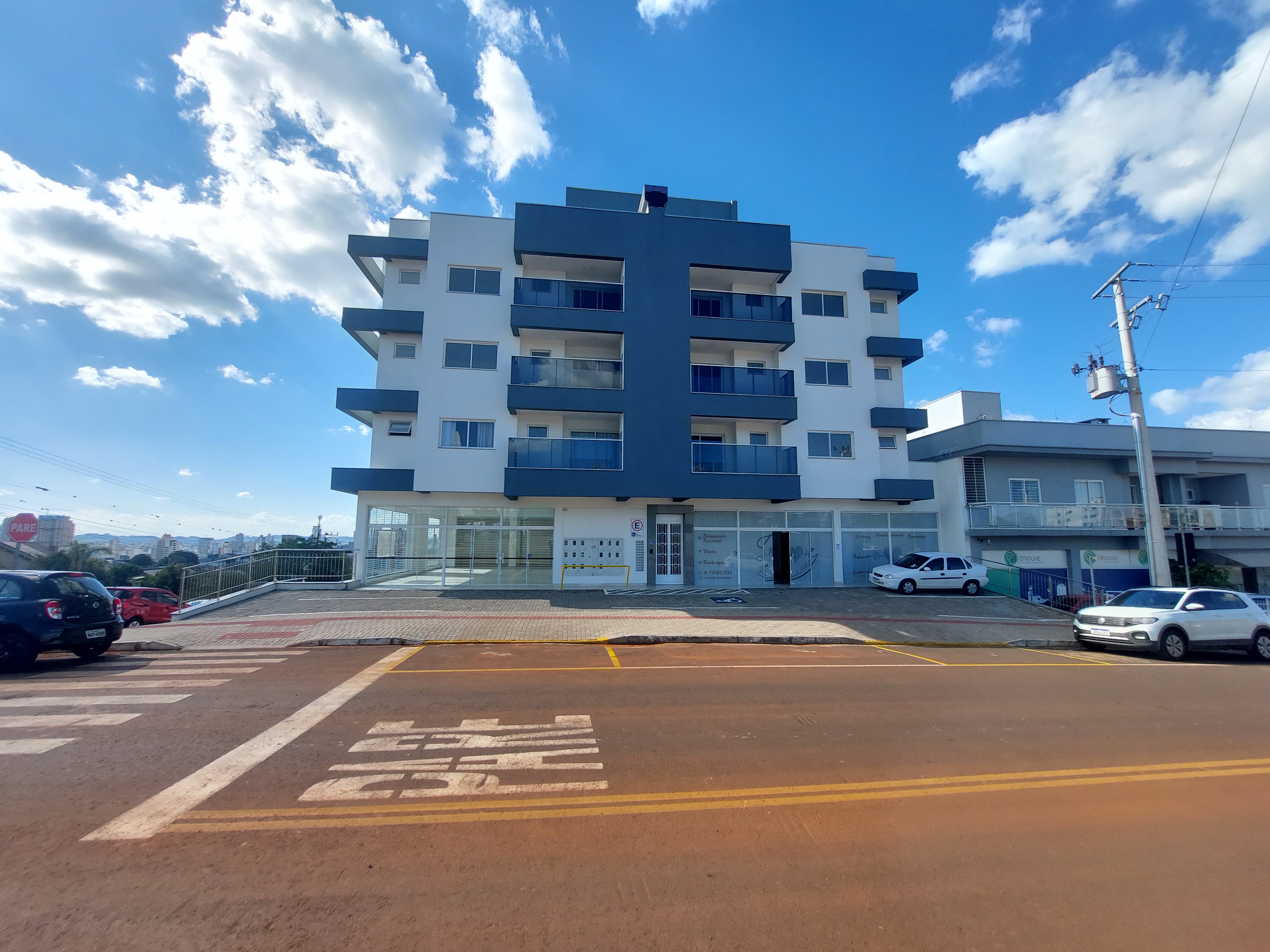Sala Comercial para Alugar em Santa Maria, Chapecó - 180m²