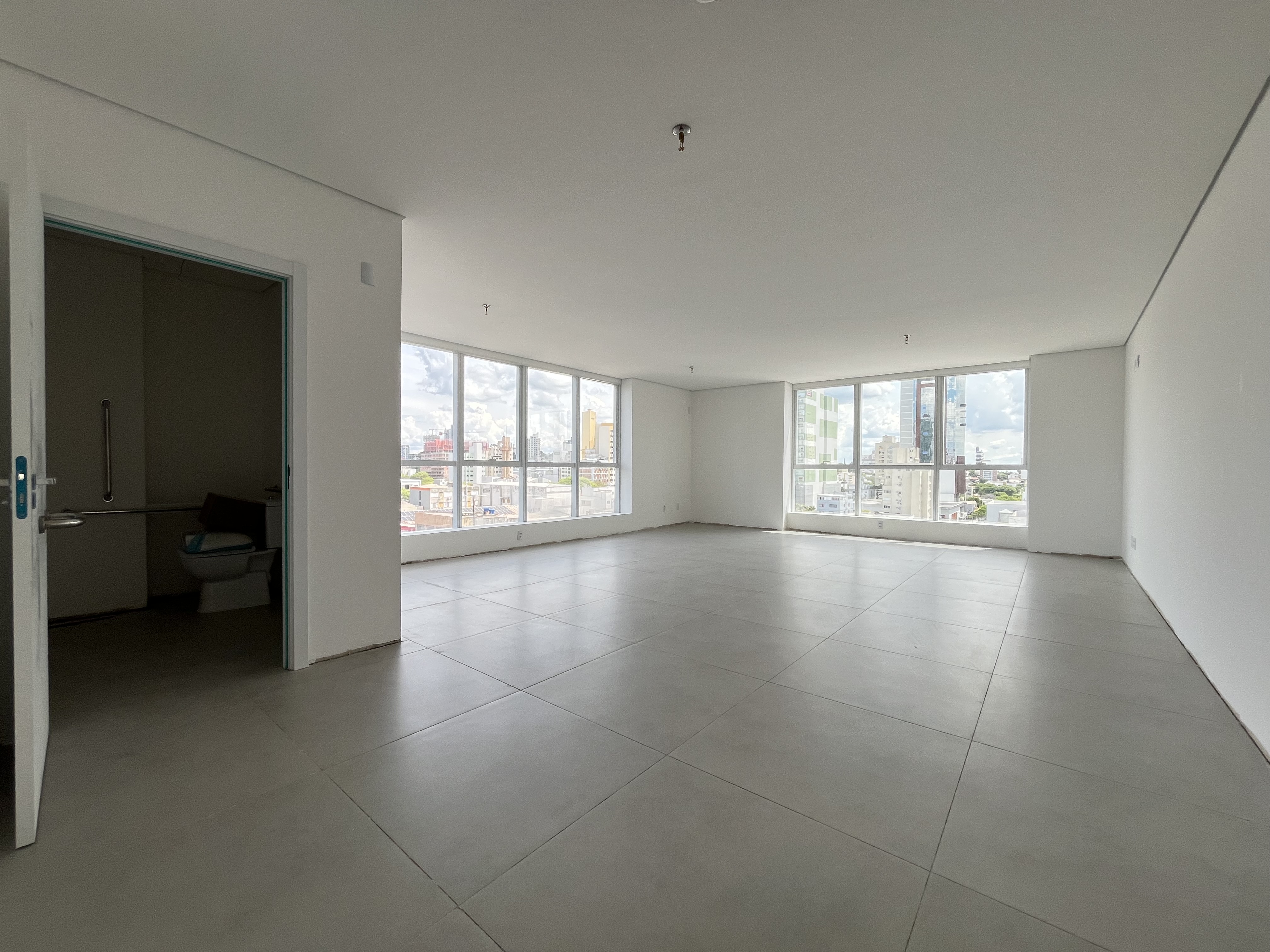Sala Comercial para Alugar - Centro, Chapecó | Imóvel Novo