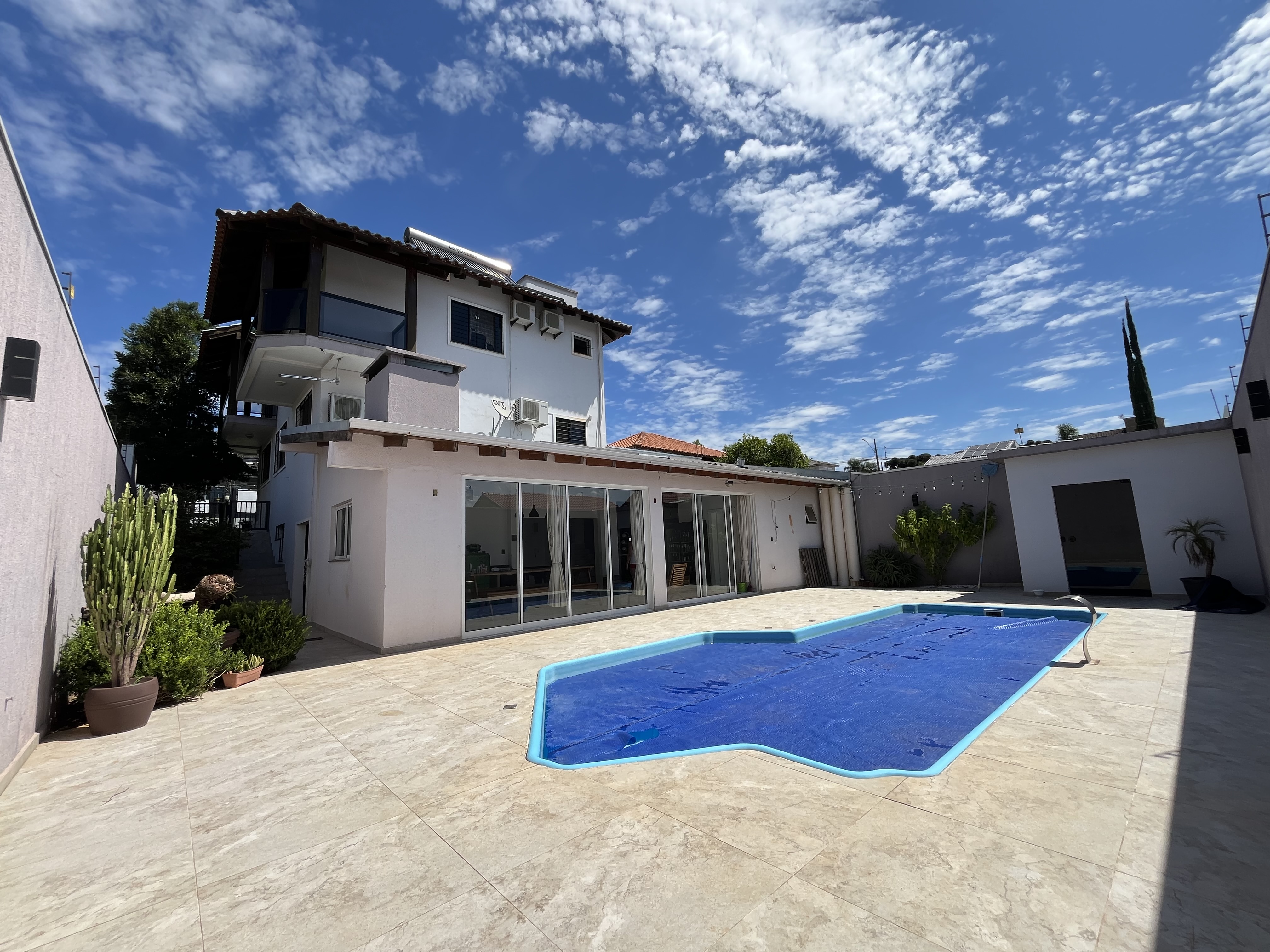 Casa para Alugar em Palmital, Chapecó - 4 Quartos com Churra