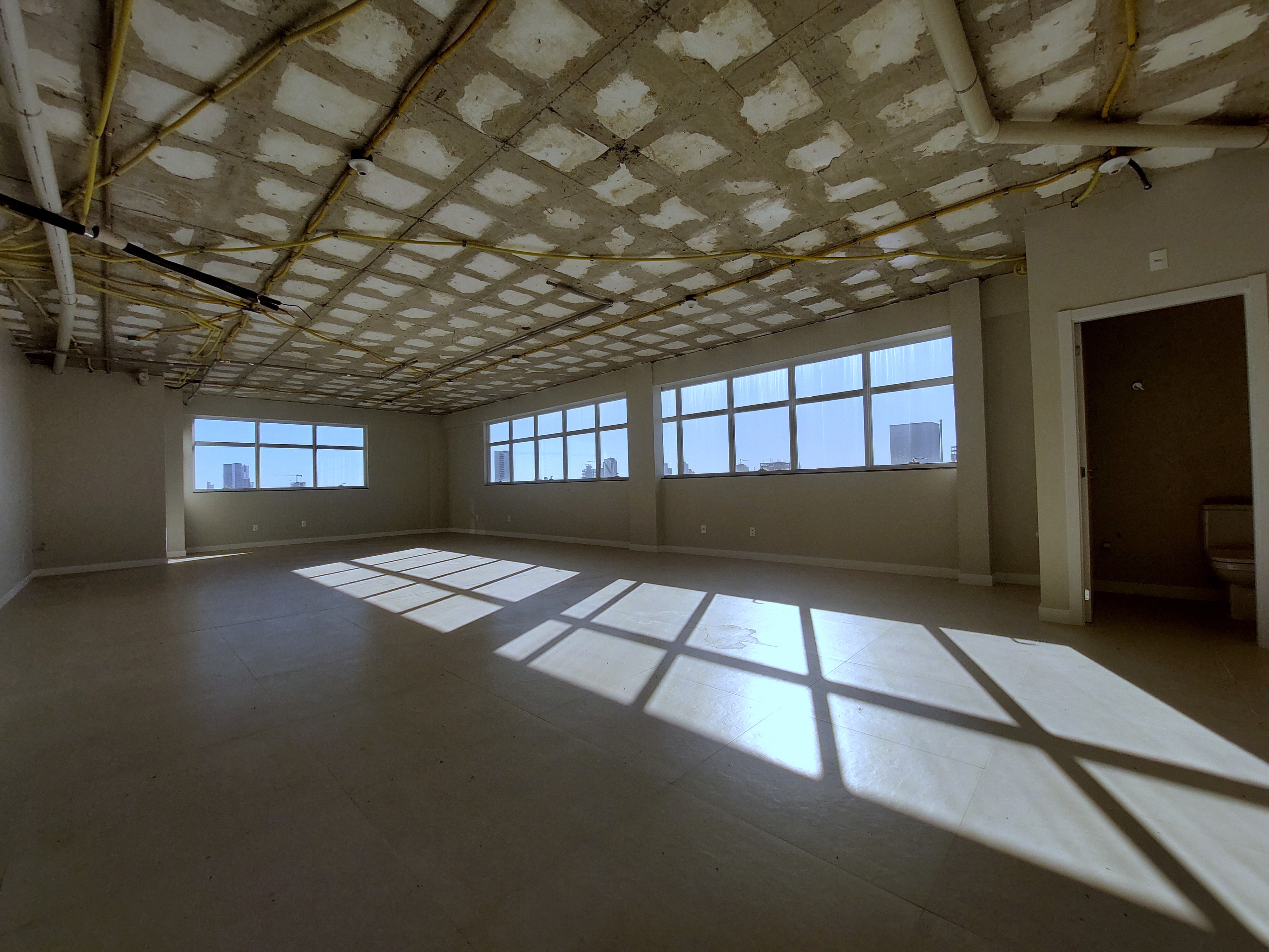 Sala Comercial para Alugar em Santa Maria, Chapecó - 95m²
