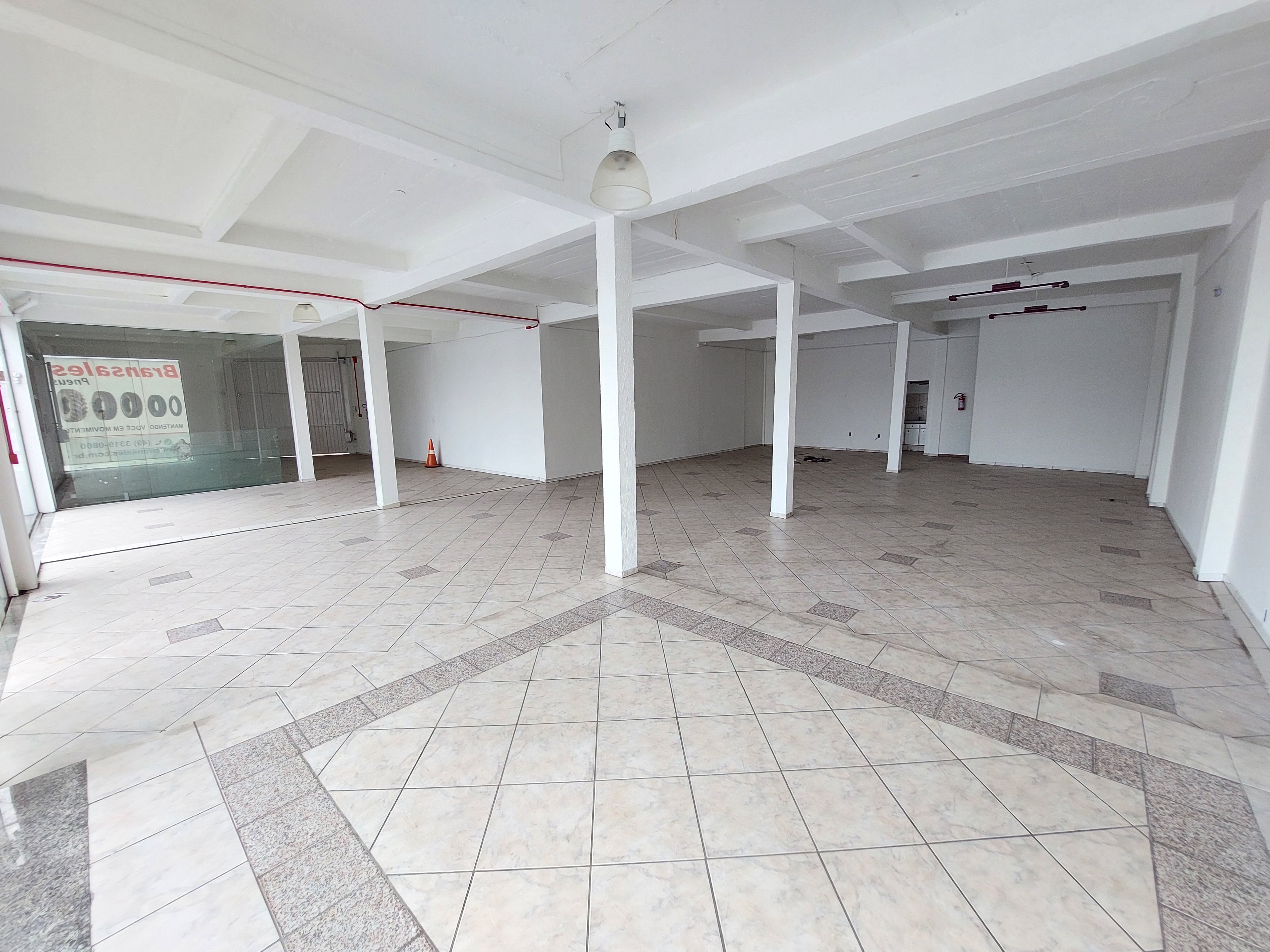 Sala Comercial para Alugar em São Cristóvão, Chapecó - 264m²