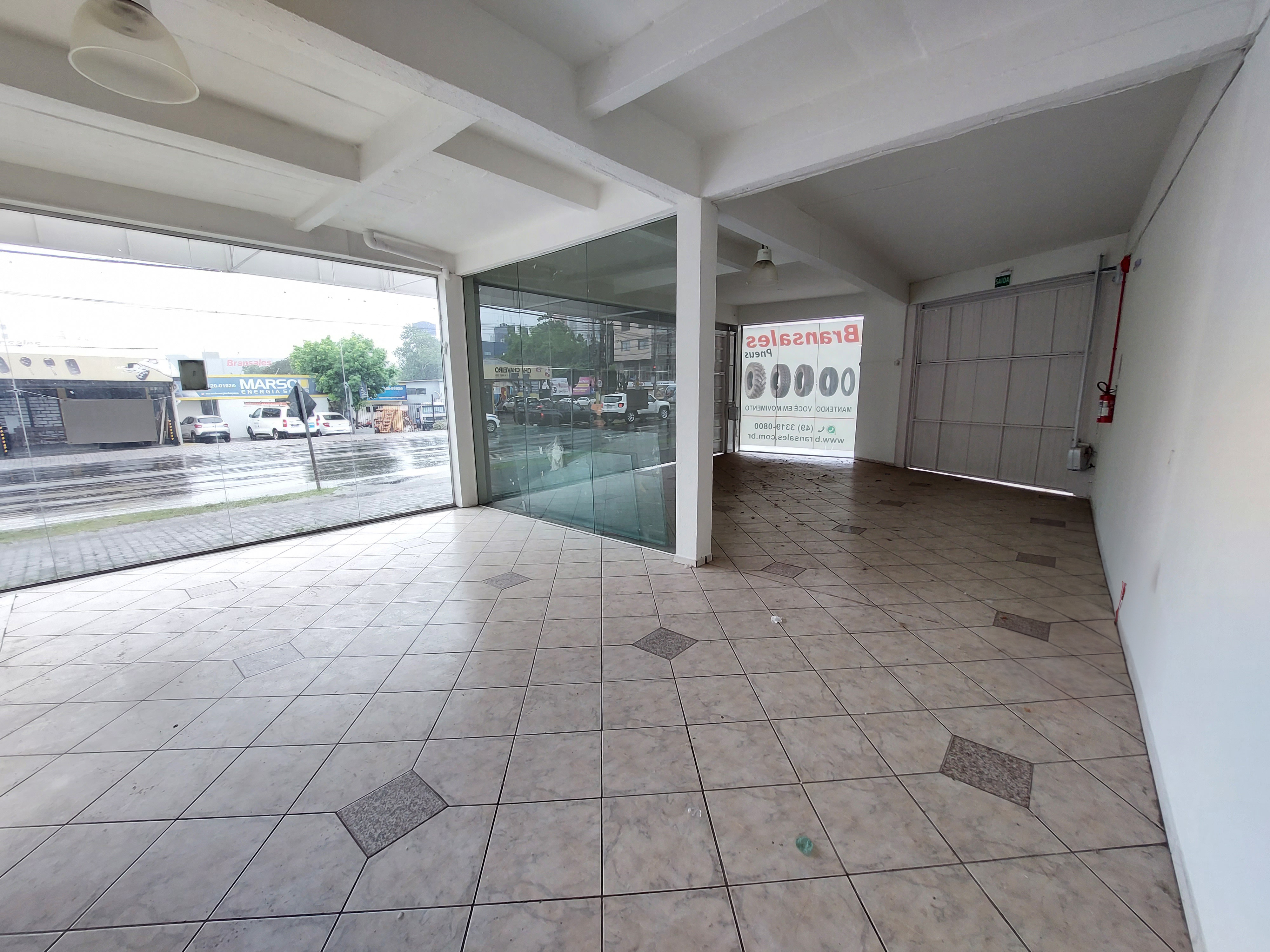 Sala Comercial para Alugar em São Cristóvão, Chapecó - 264m²