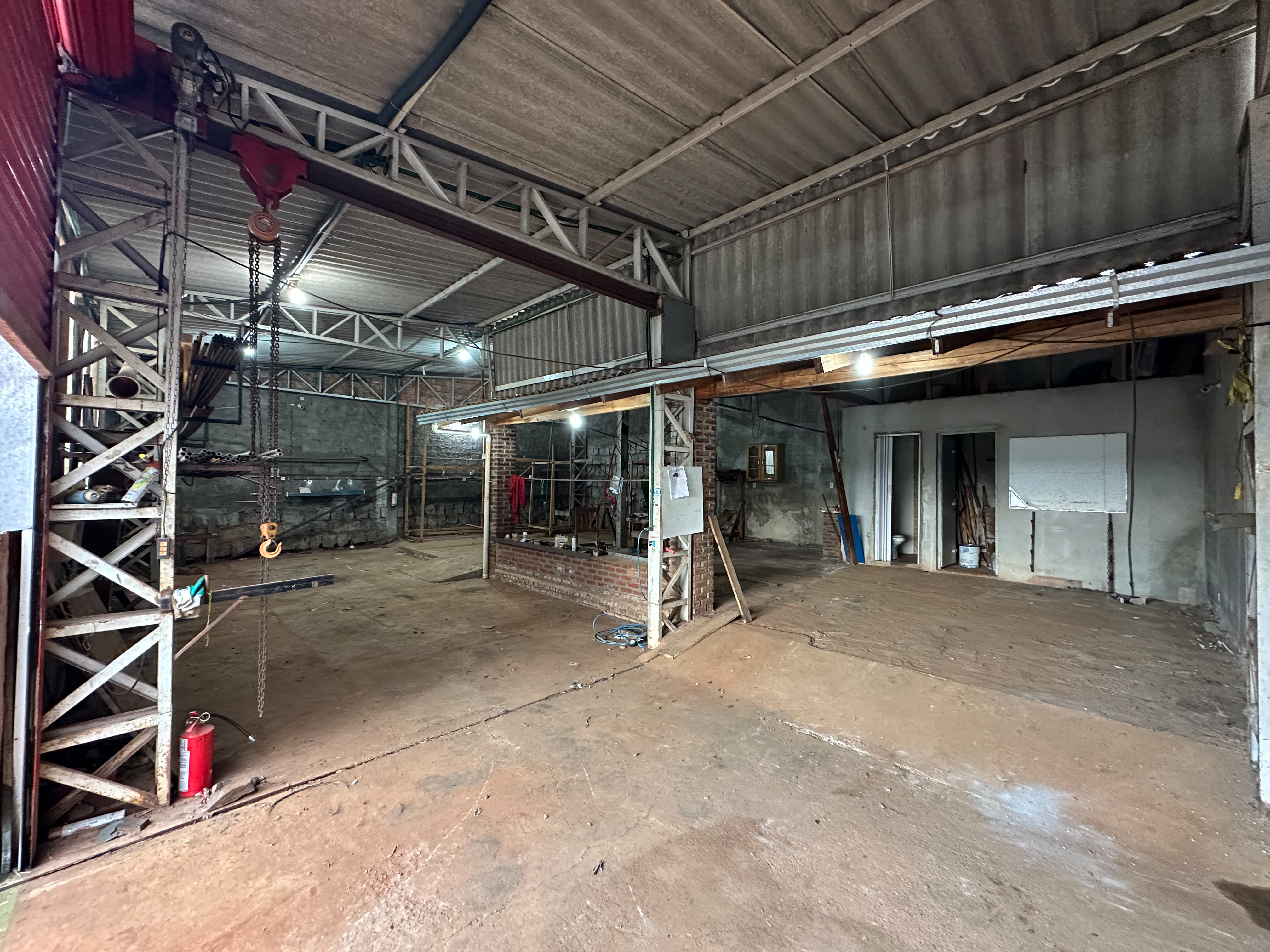 Barracão para Alugar - Pioneiro, Pinhalzinho - 110m²