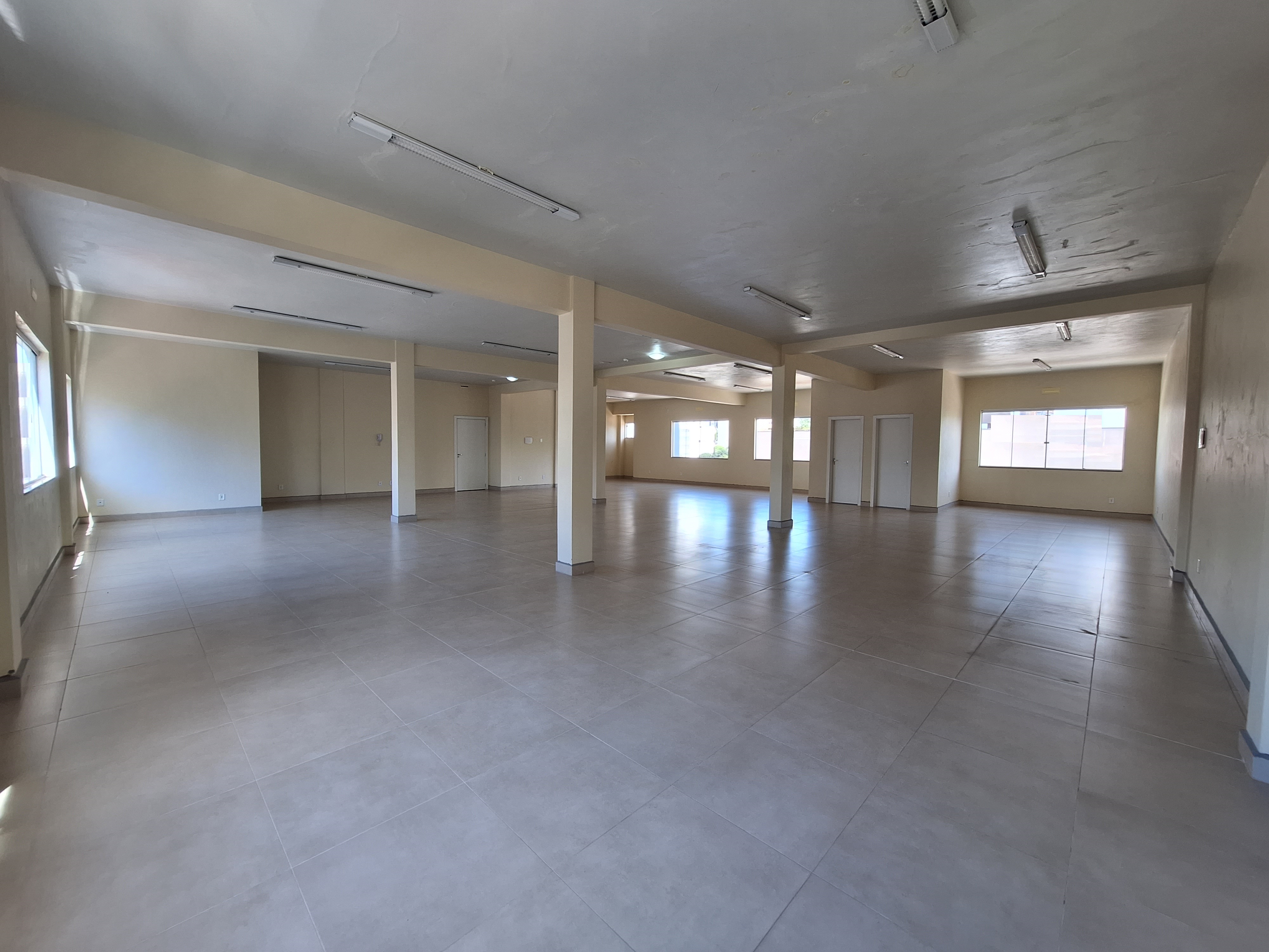 Sala Comercial para Alugar no Centro de Chapecó - 274m²