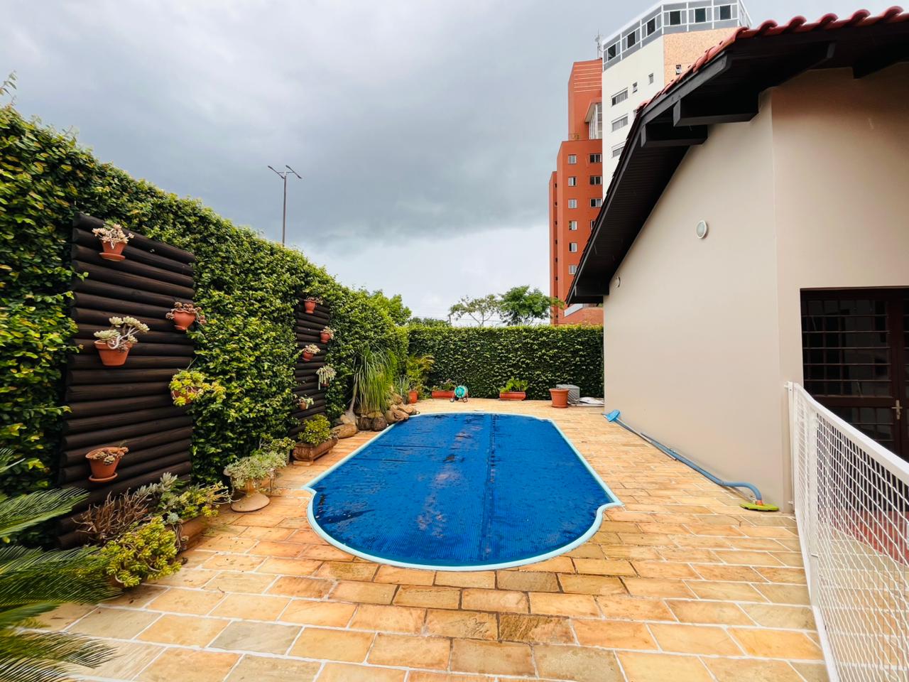 Casa para Alugar no Centro, Chapecó - 3 Quartos com Churrasq