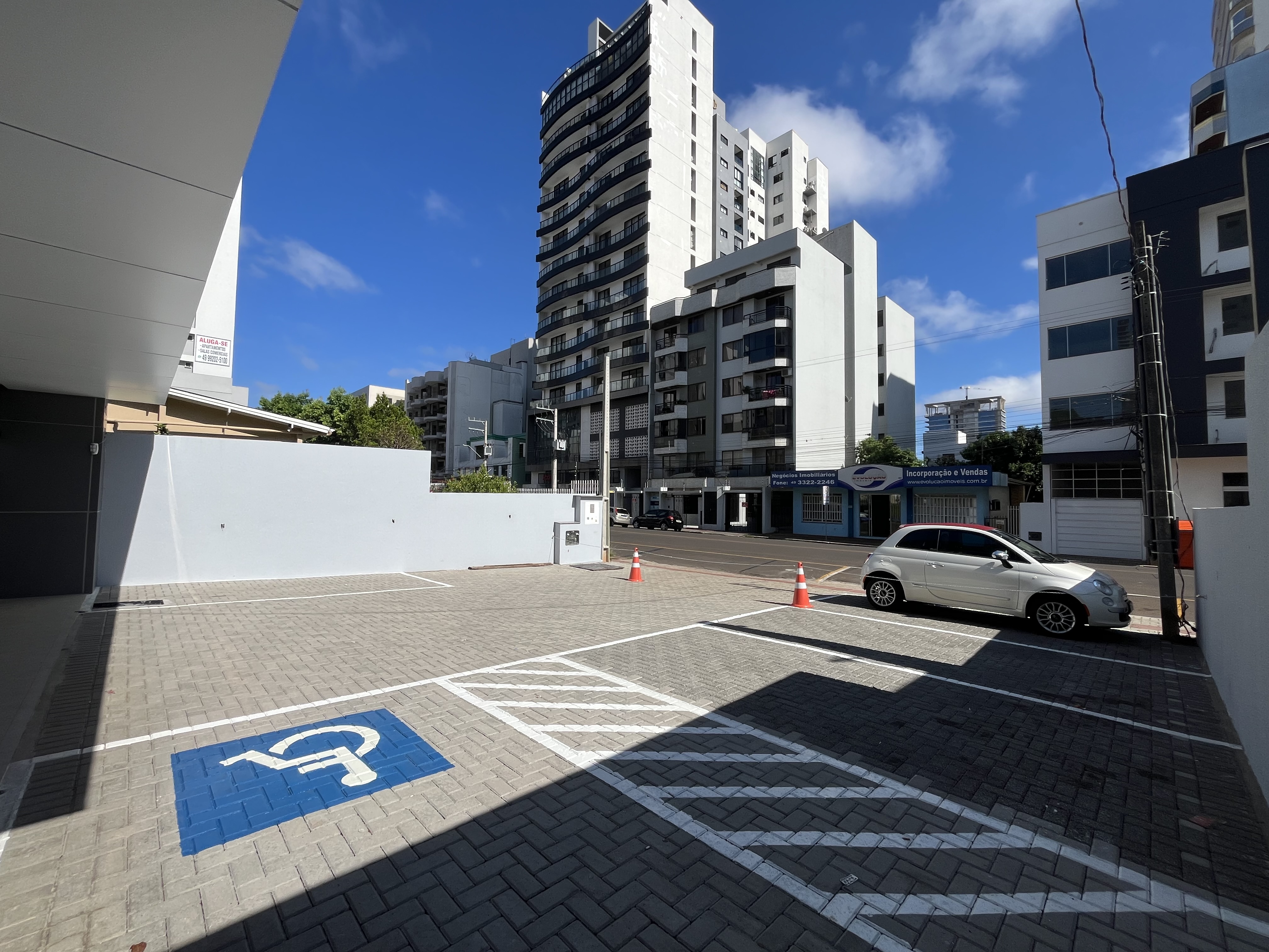 Sala Comercial para Alugar - Centro, Chapecó - 478m² com Ace