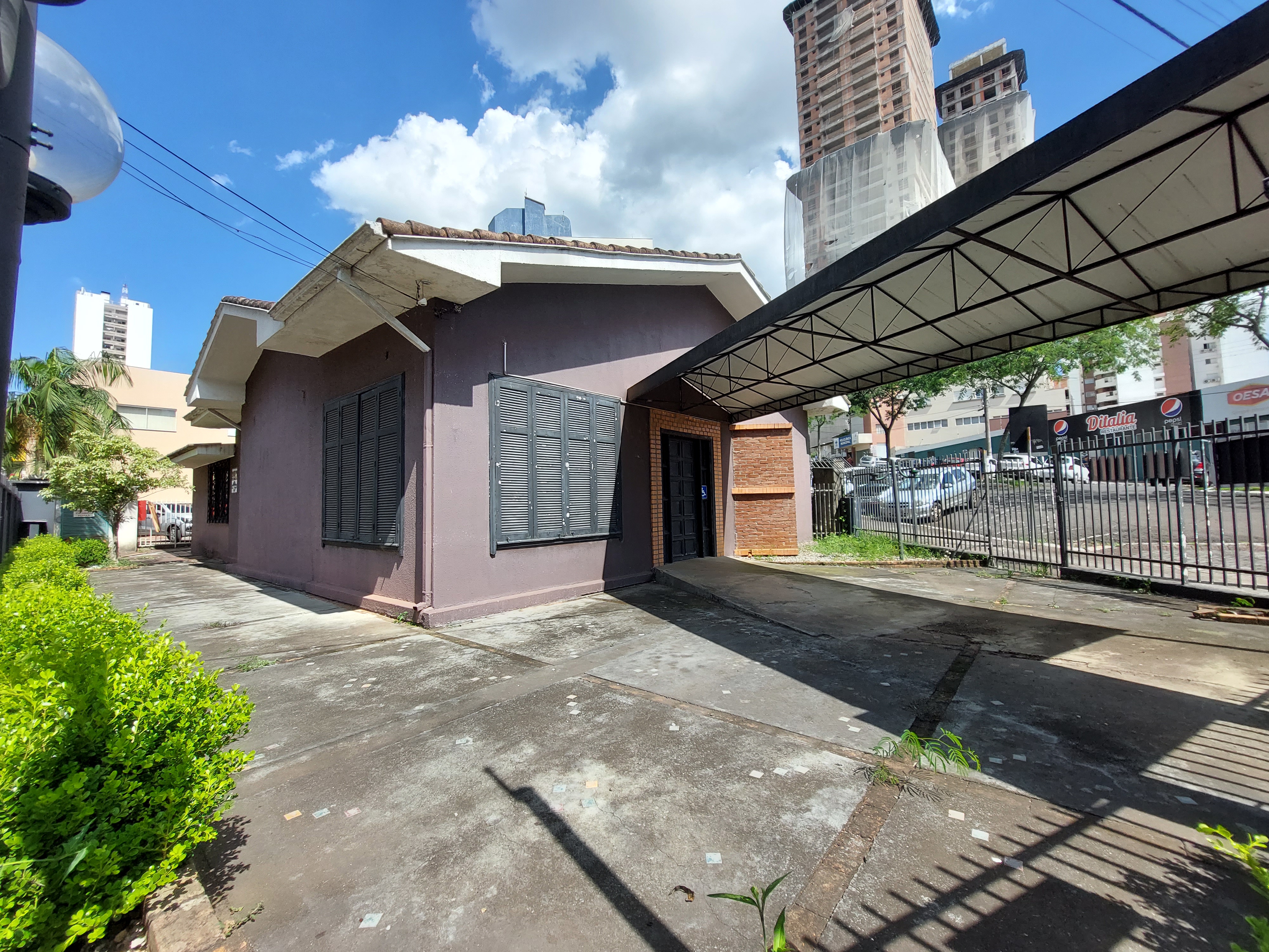 Casa Comercial para alugar no Centro em Chapecó | Mobg