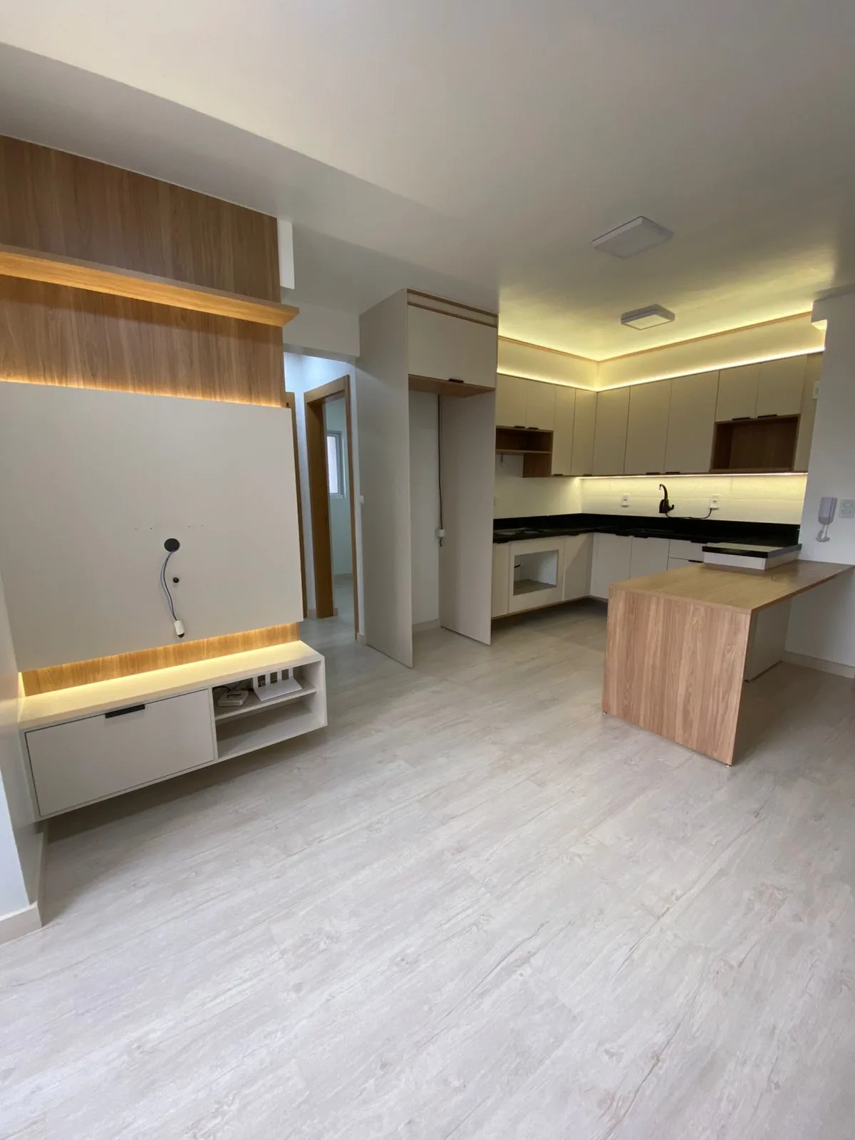 Apartamento com com mobília planejada