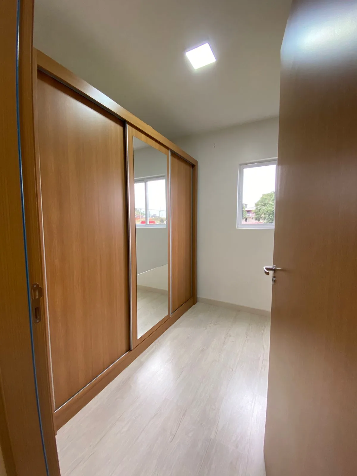 Apartamento com com mobília planejada
