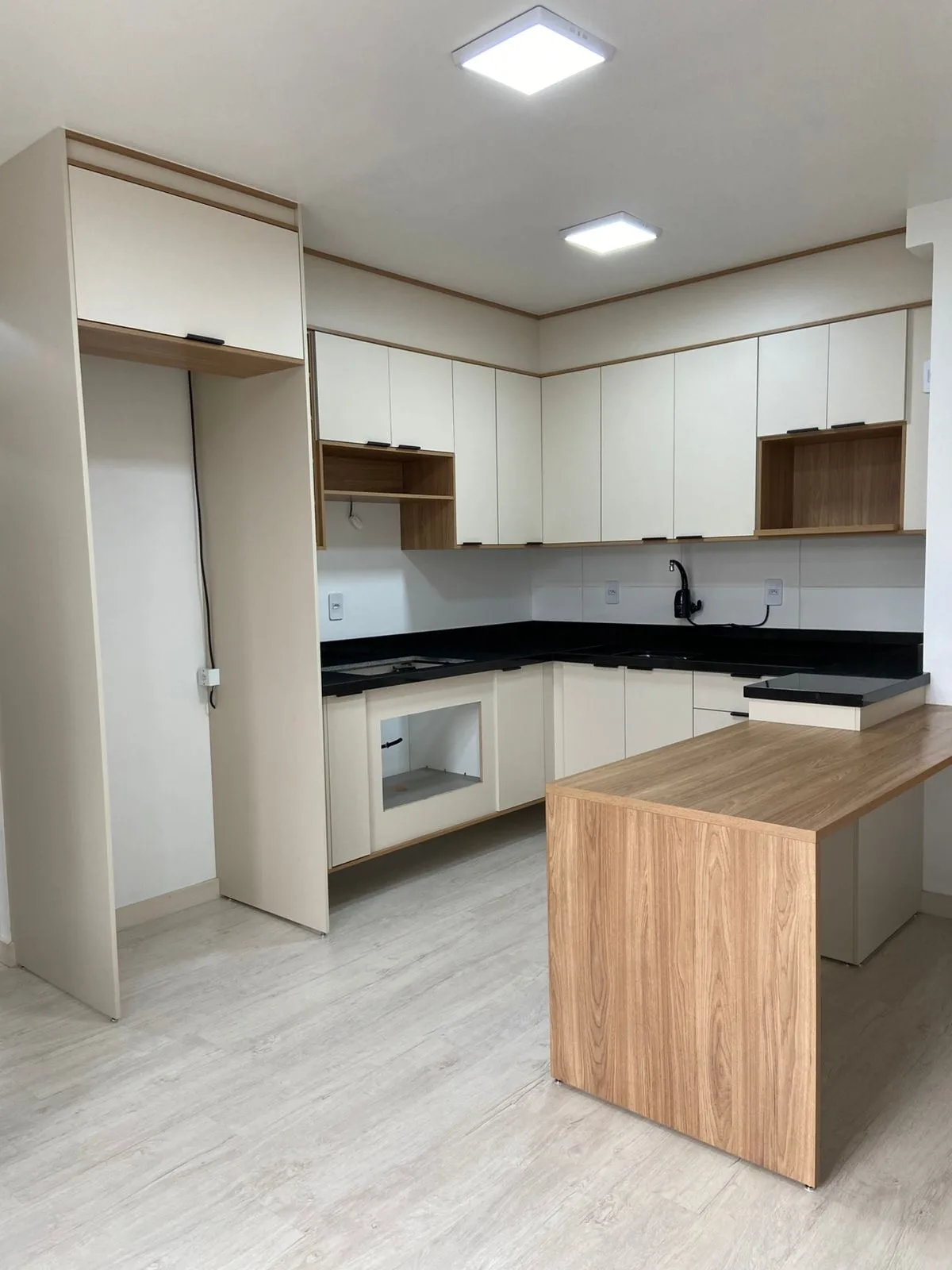 Apartamento com com mobília planejada