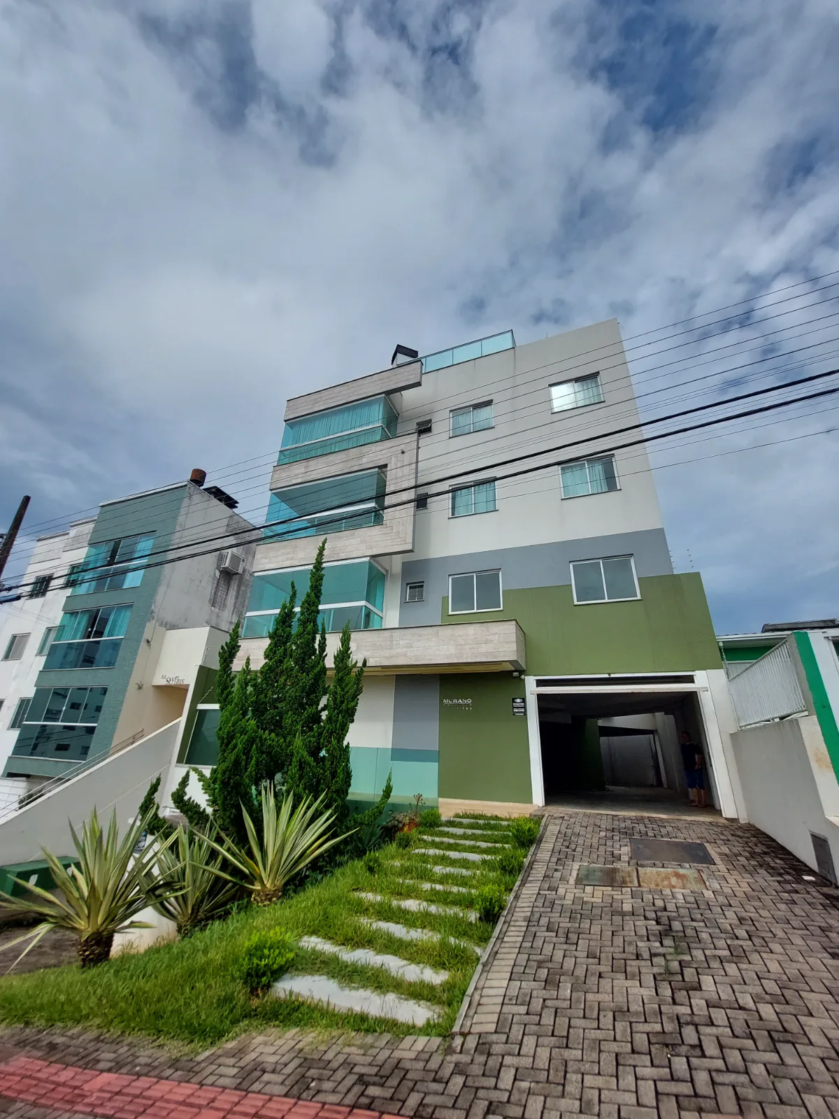 Apartamento mobiliado de 105m² com 1 suíte no Presidente Médici
