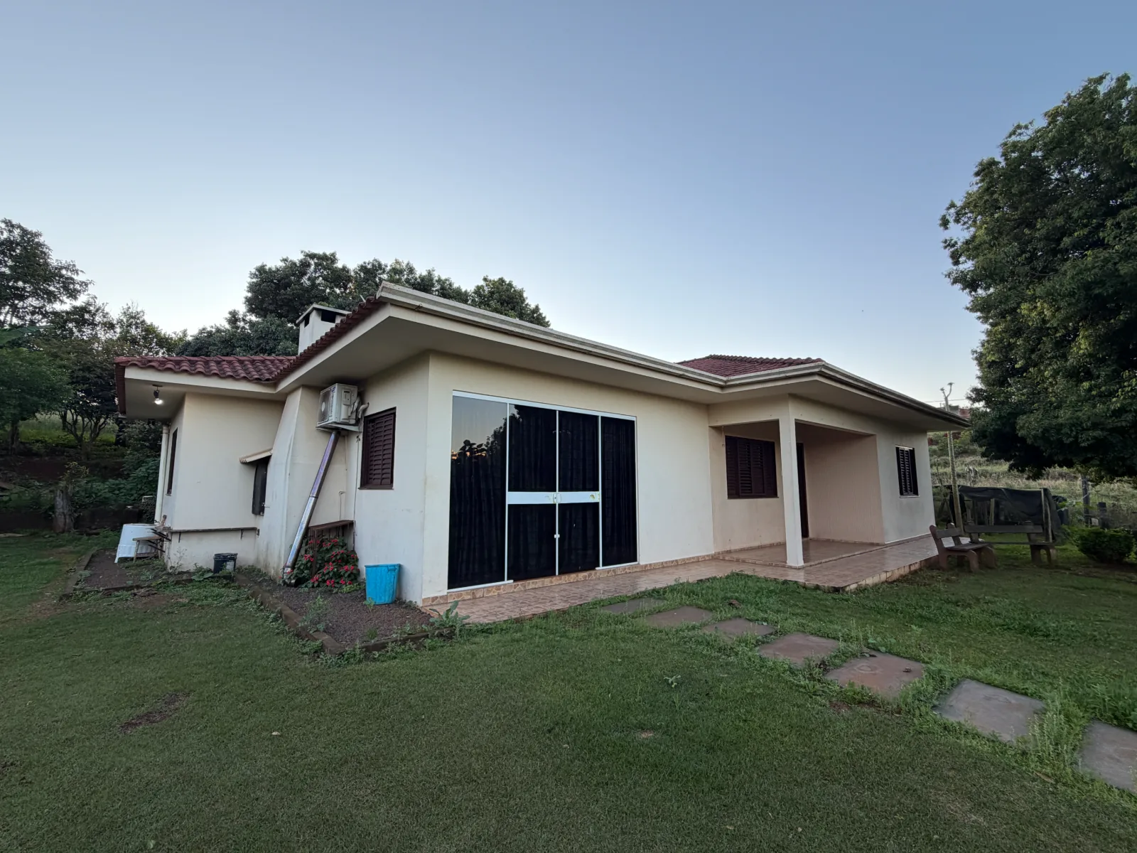 Casa 1 suíte para alugar no Pioneiro em Pinhalzinho | Mobg