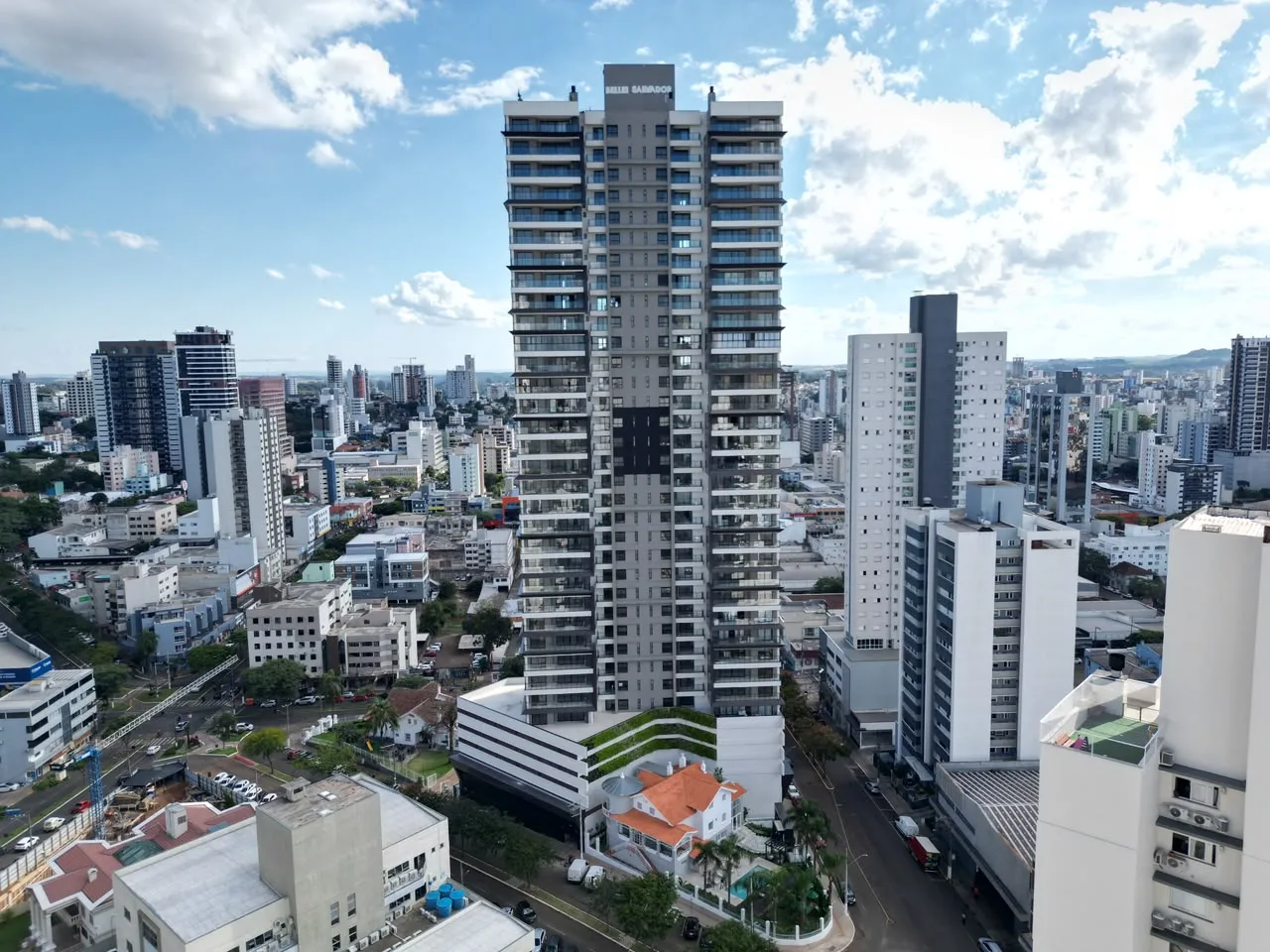 Apartamento 3 suítes para alugar no Centro em Chapecó | Mobg